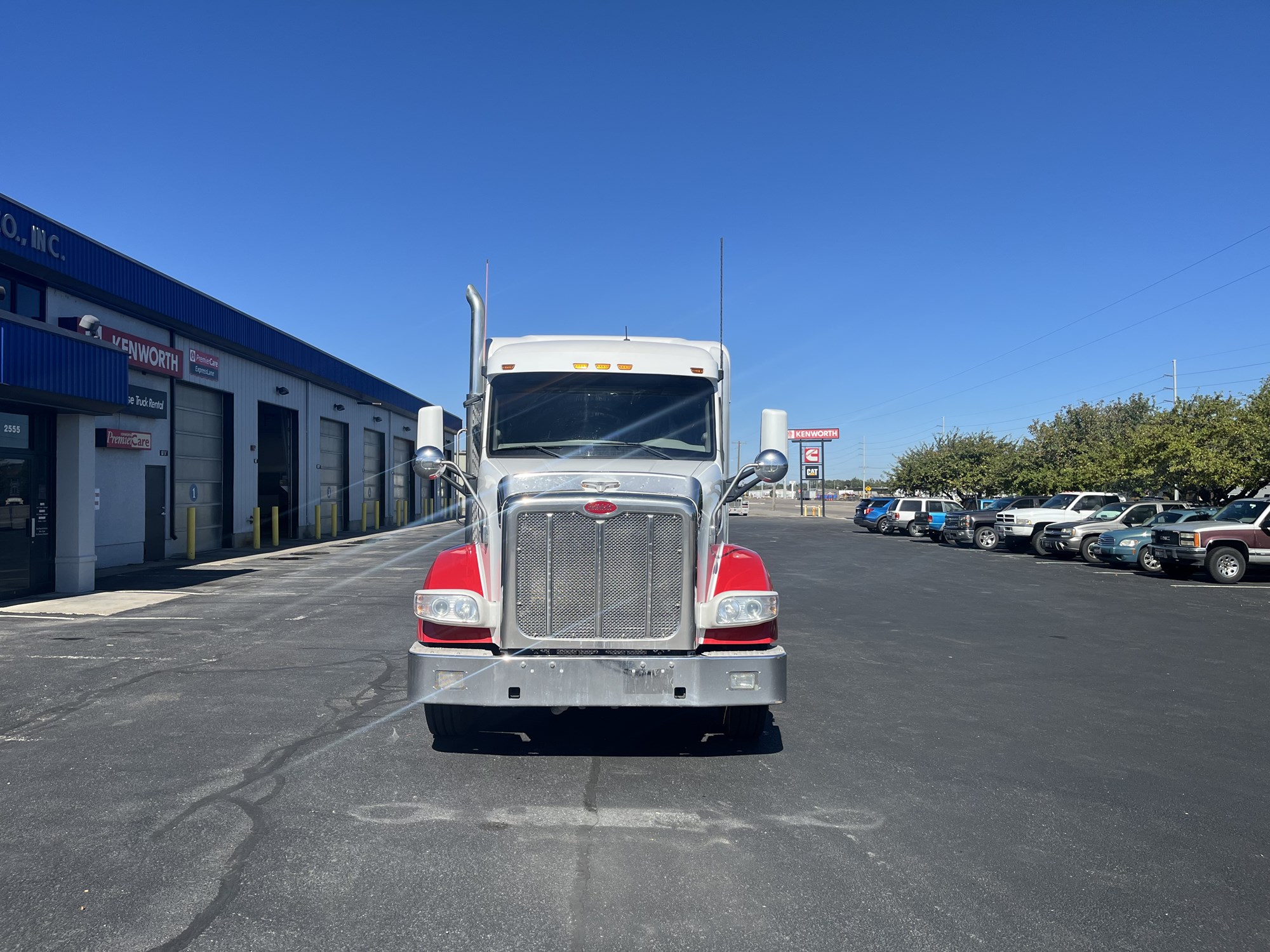 2022 Peterbilt 567 2022 Peterbilt 567 - image 2 of 6
