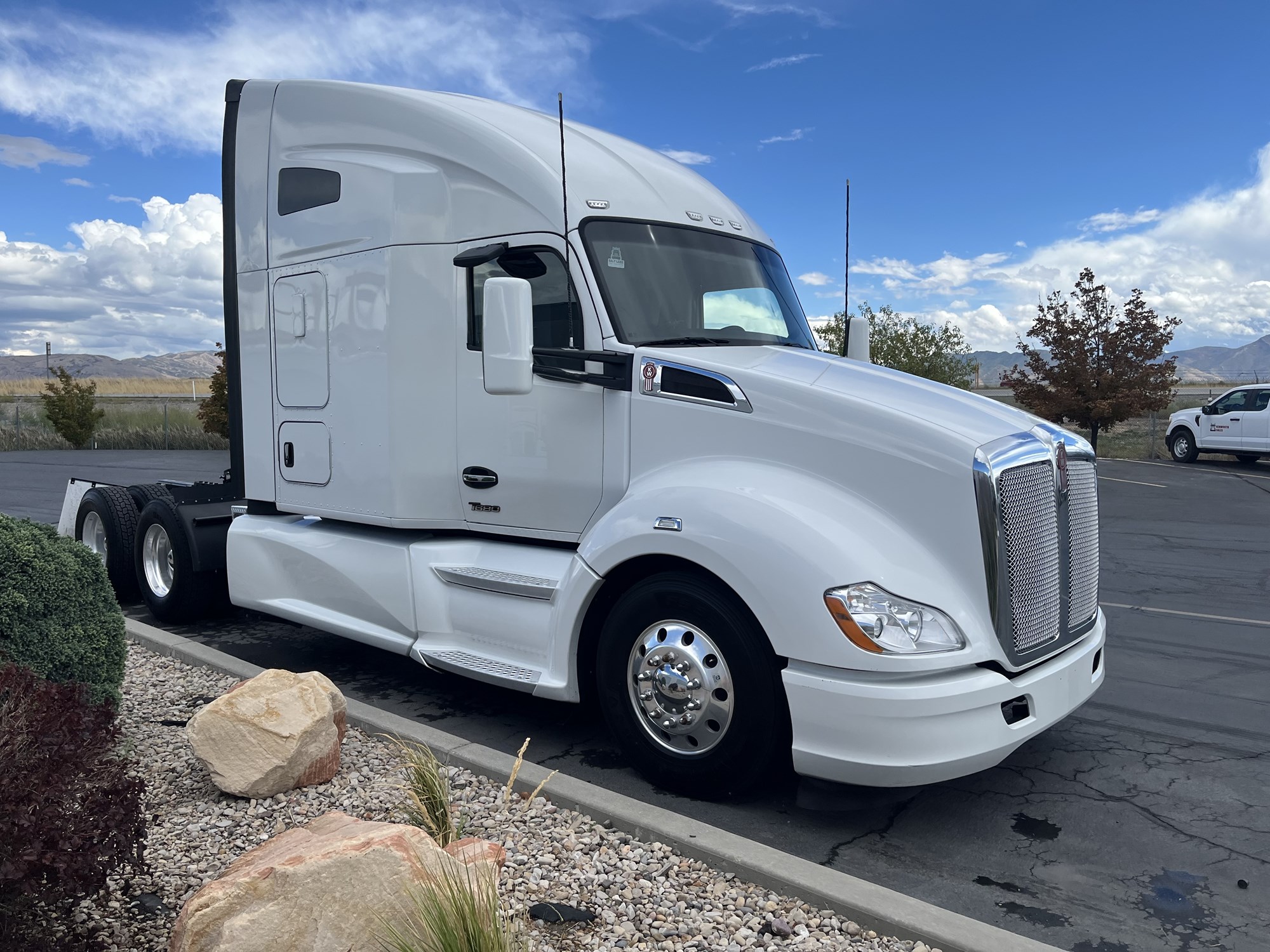 2022 Kenworth T680 2022 Kenworth T680 - image 3 of 6