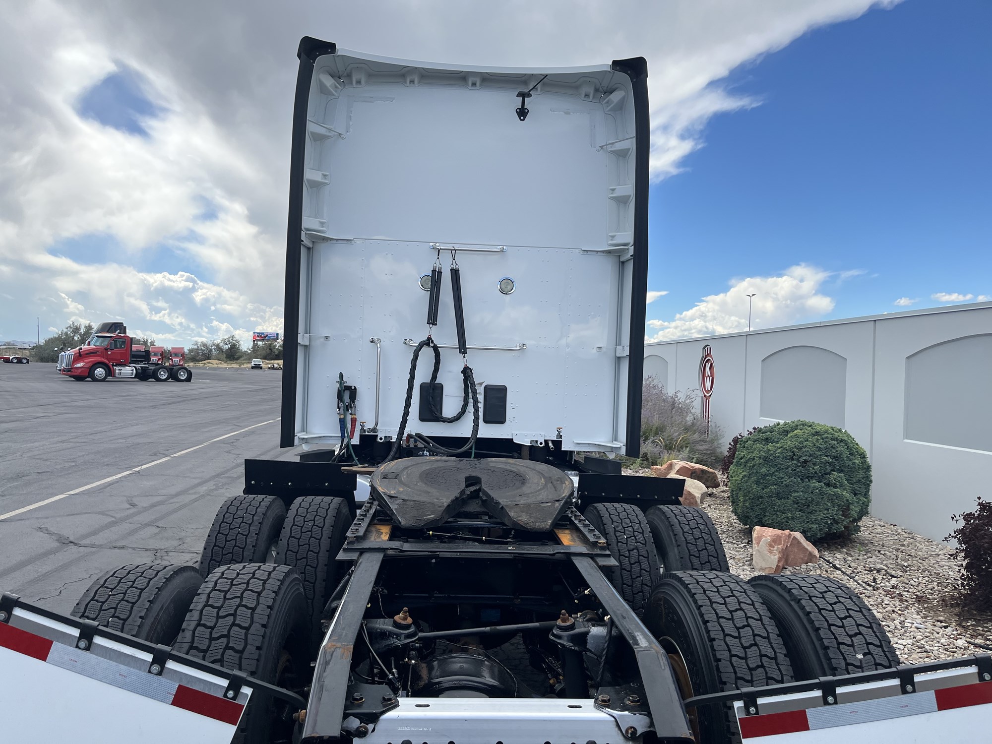 2022 Kenworth T680 2022 Kenworth T680 - image 5 of 6