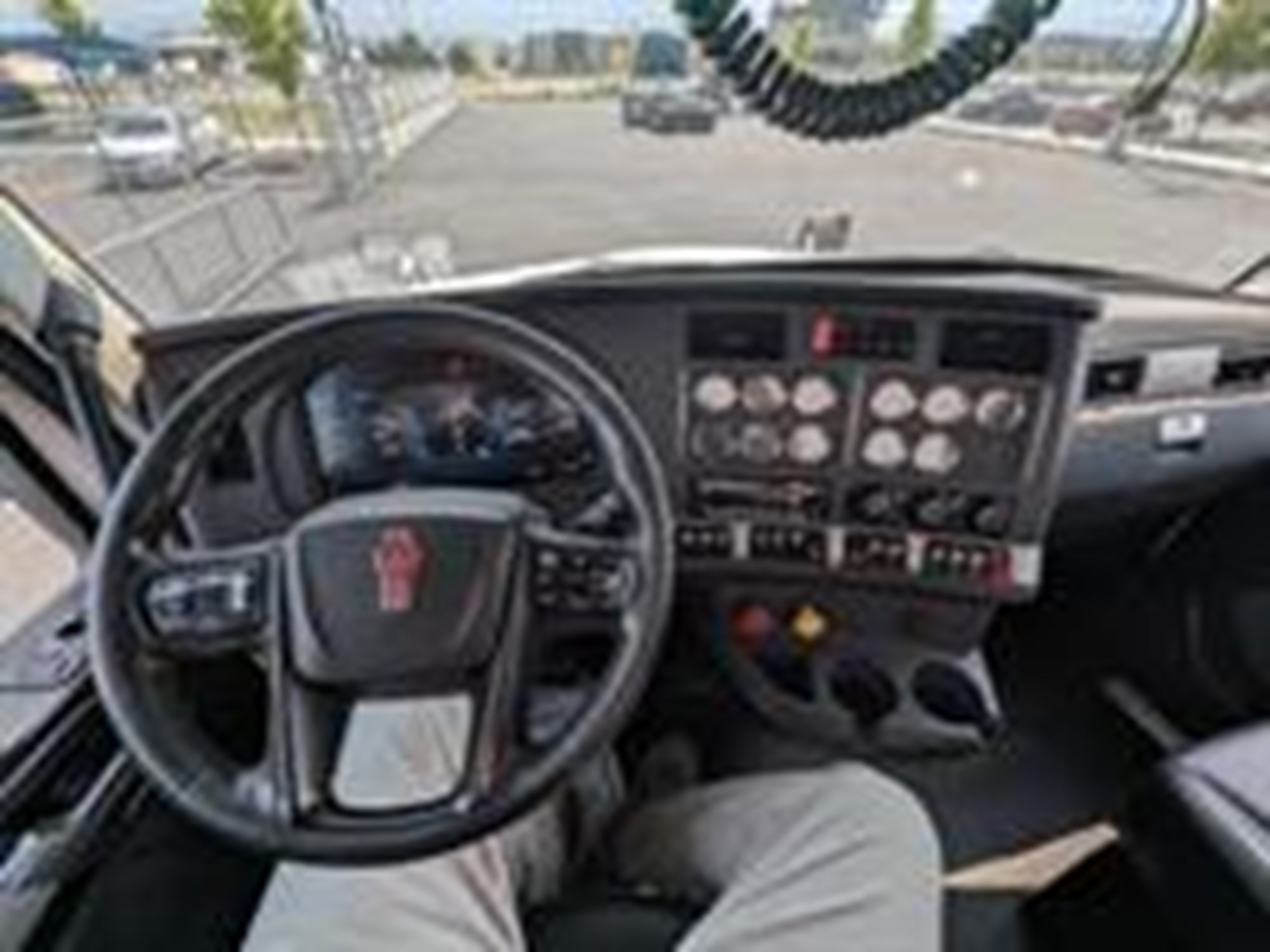 2022 Kenworth T880 2022 Kenworth T880 - image 4 of 5