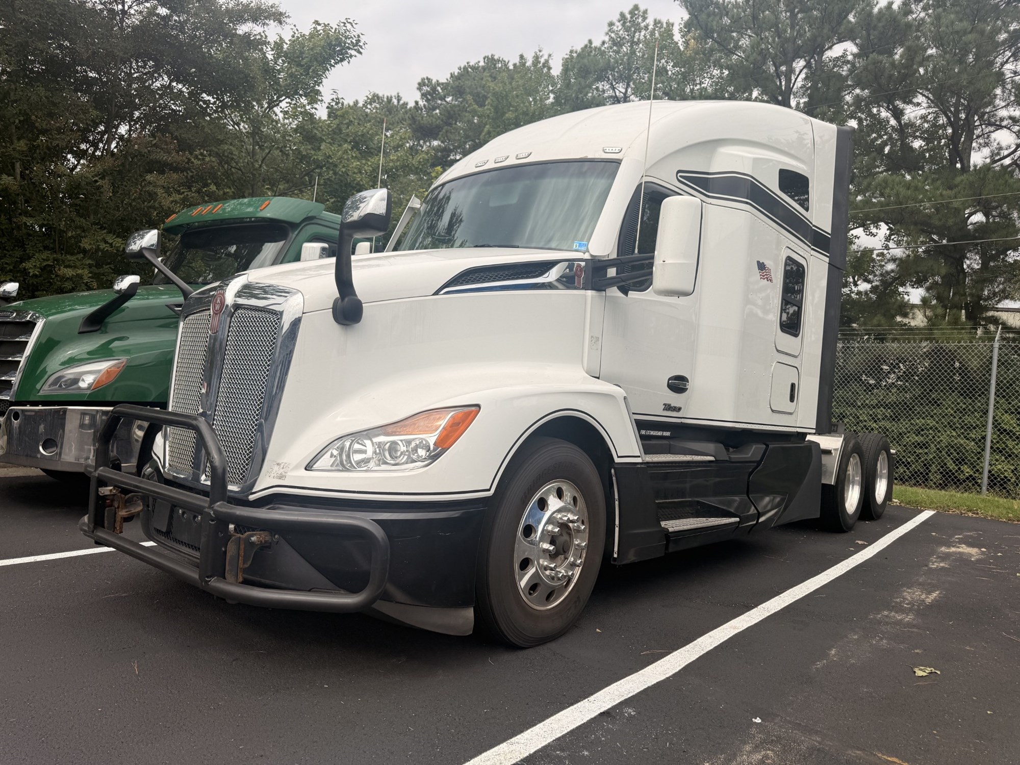2022 Kenworth T680 2022 Kenworth T680 - image 1 of 3