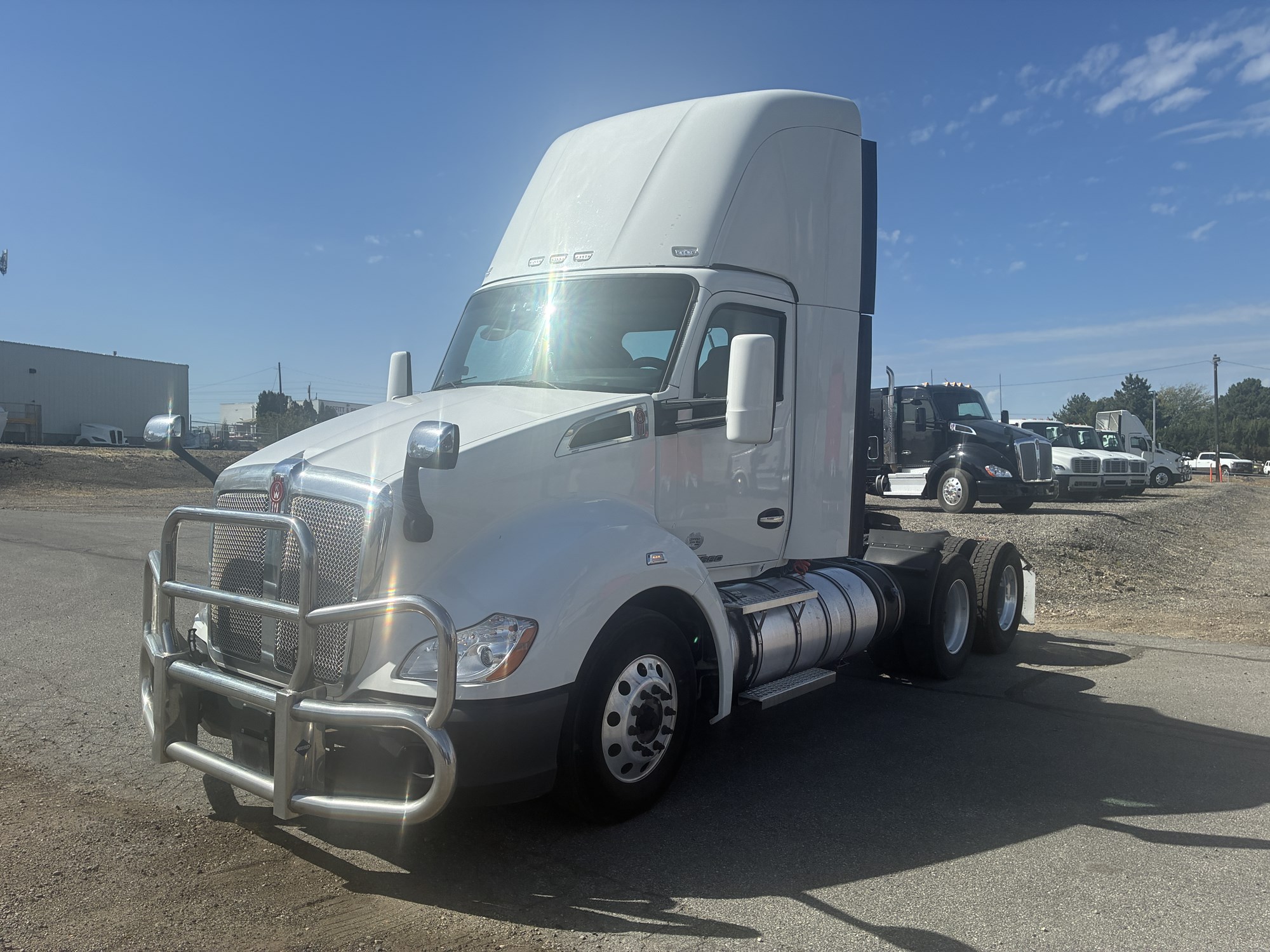 2022 Kenworth T680 - image 1 of 6