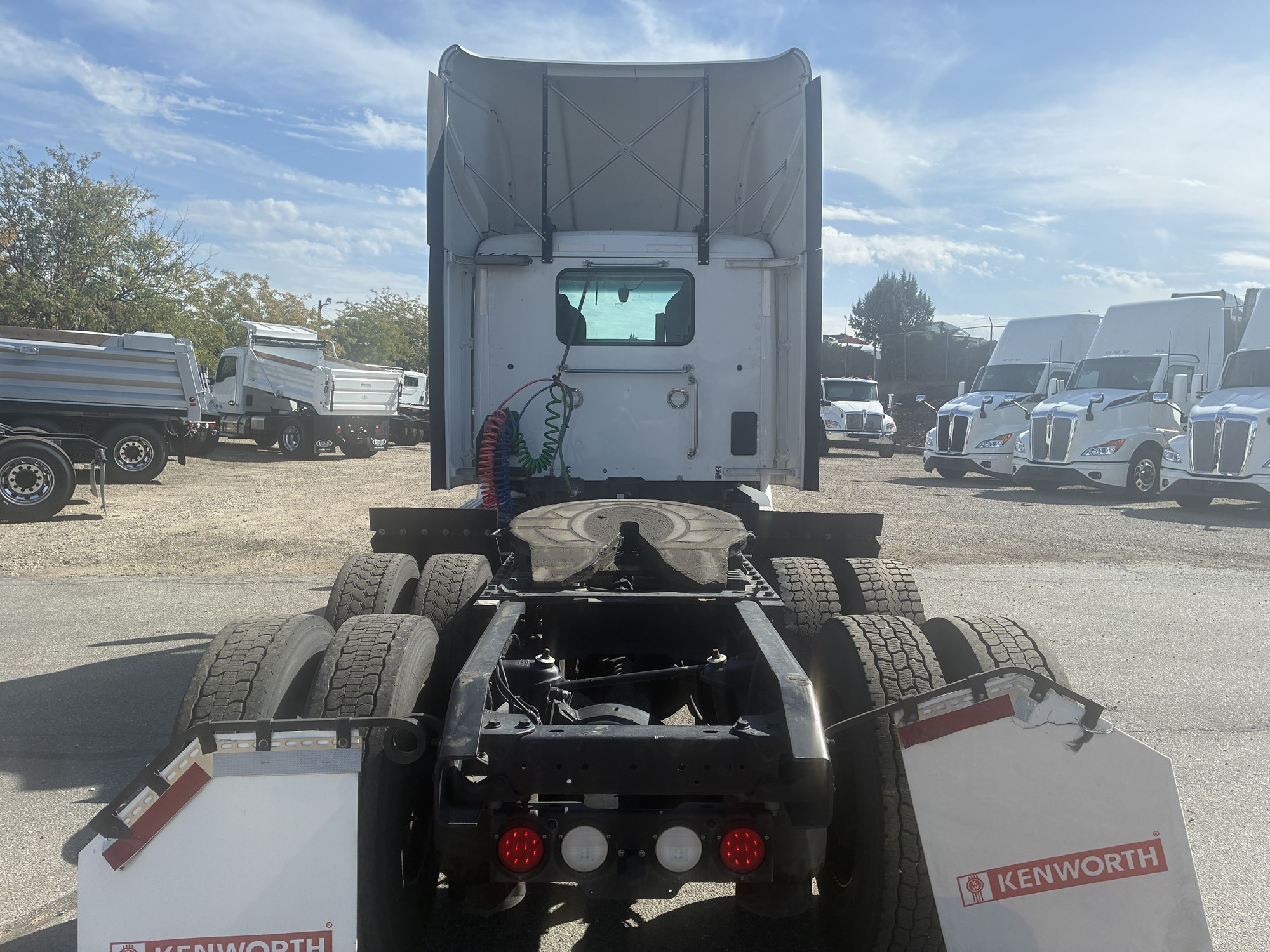 2022 Kenworth T680 - image 4 of 6