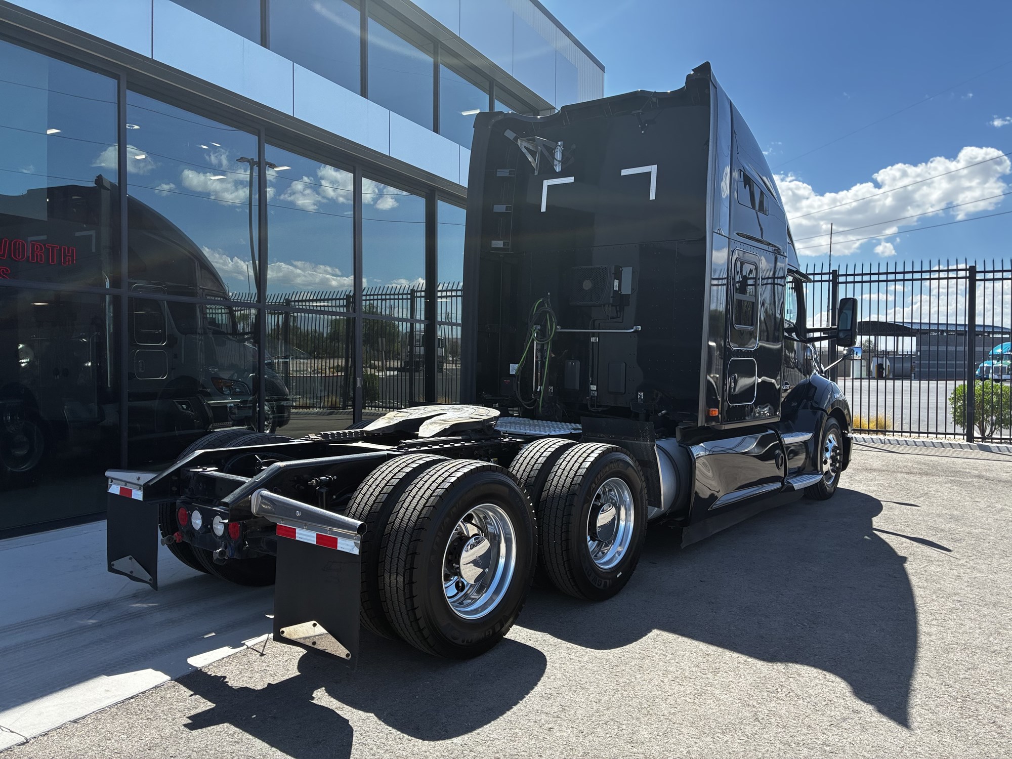 2022 Kenworth T680 2022 Kenworth T680 - image 3 of 6