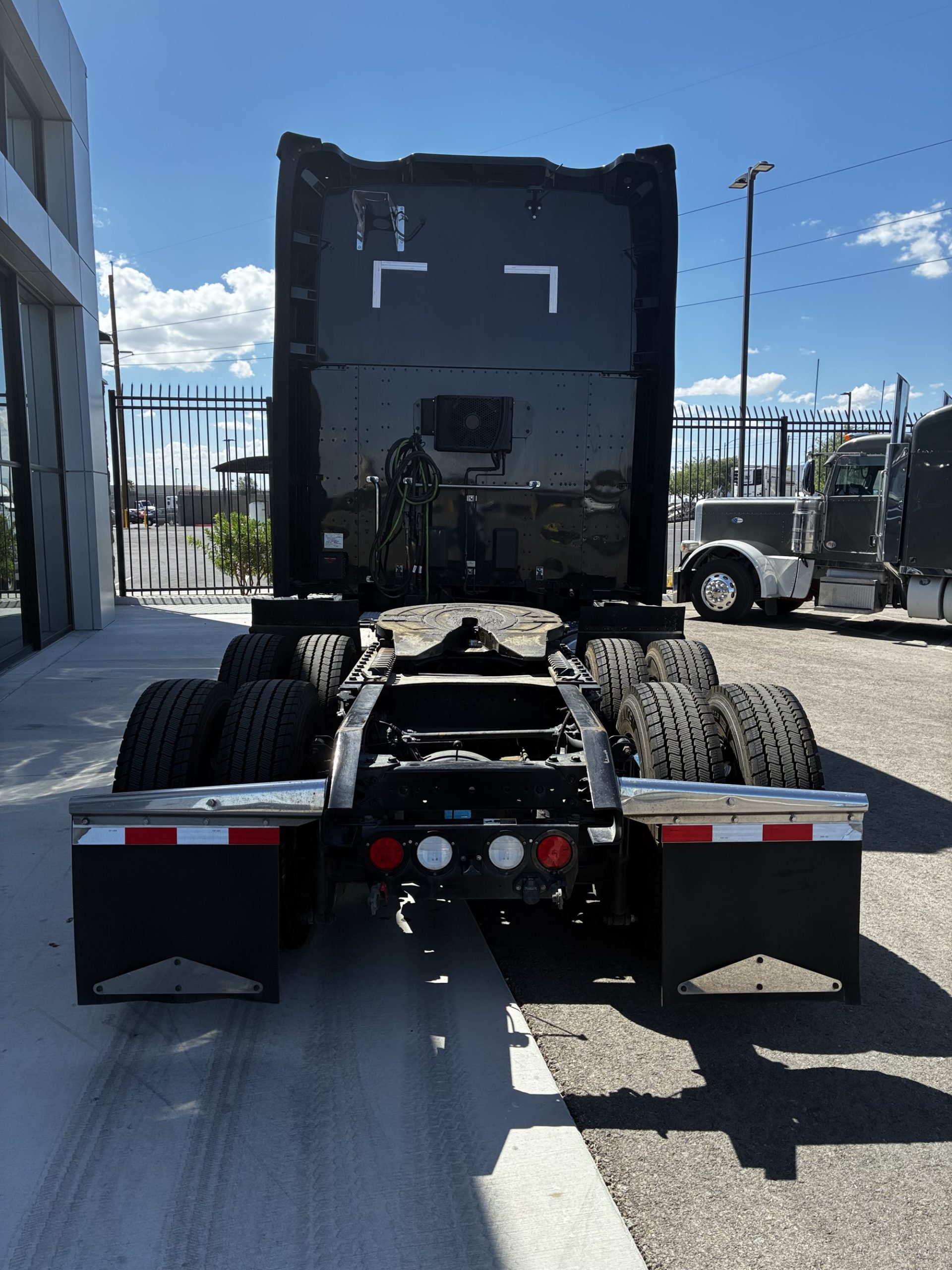 2022 Kenworth T680 2022 Kenworth T680 - image 4 of 6