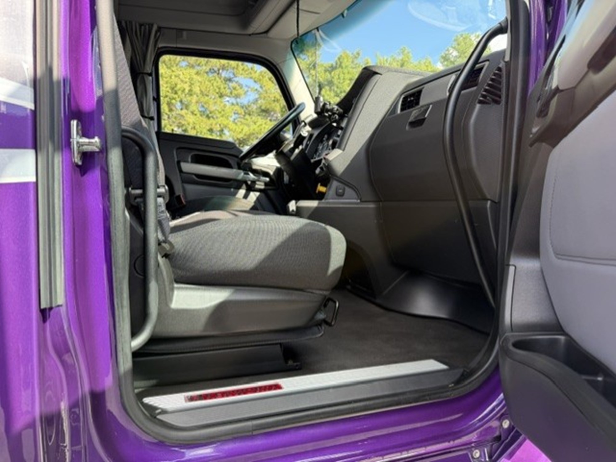 2022 Kenworth T680 2022 Kenworth T680 - image 6 of 6