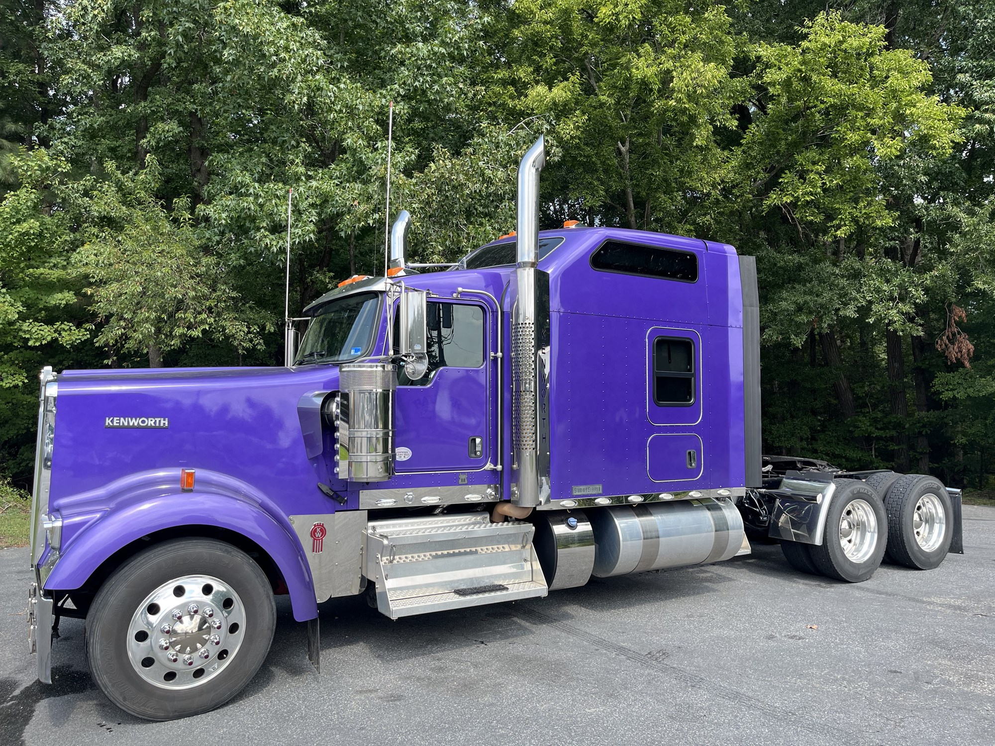 2022 Kenworth W900 2022 Kenworth W900 - image 1 of 6