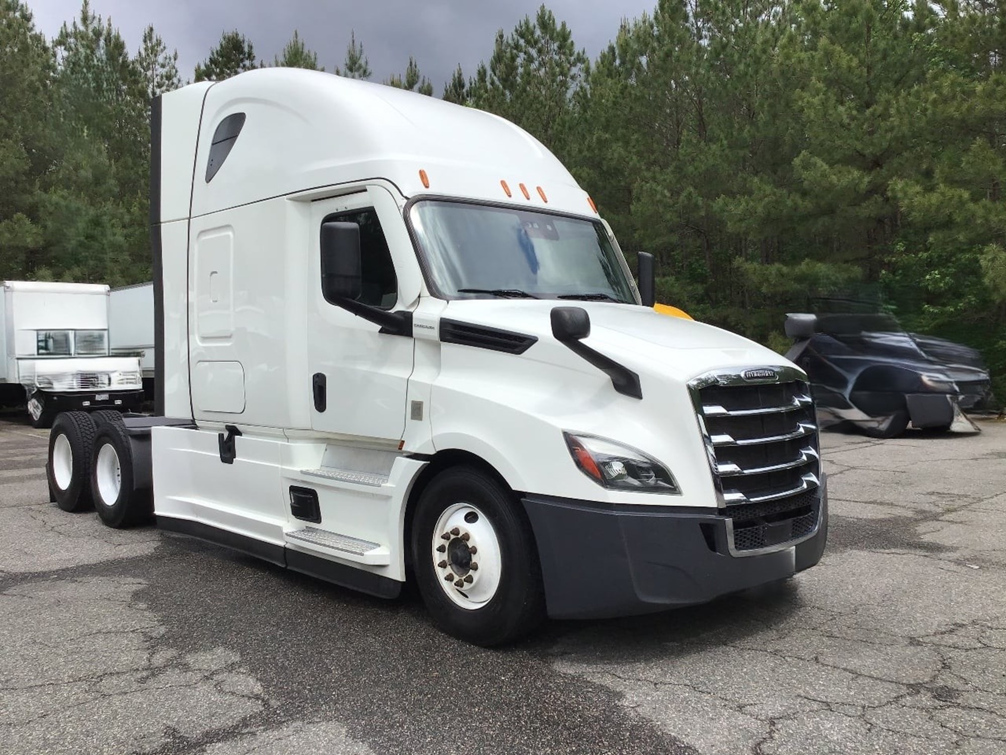 2022 Freightliner Cascadia 2022 Freightliner Cascadia - image 2 of 6