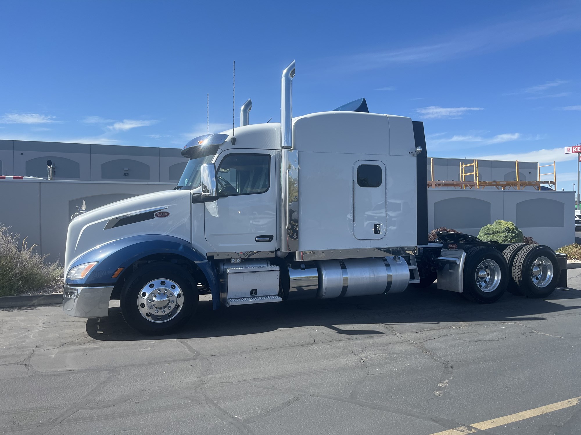2023 Peterbilt 579 2023 Peterbilt 579 - image 1 of 6