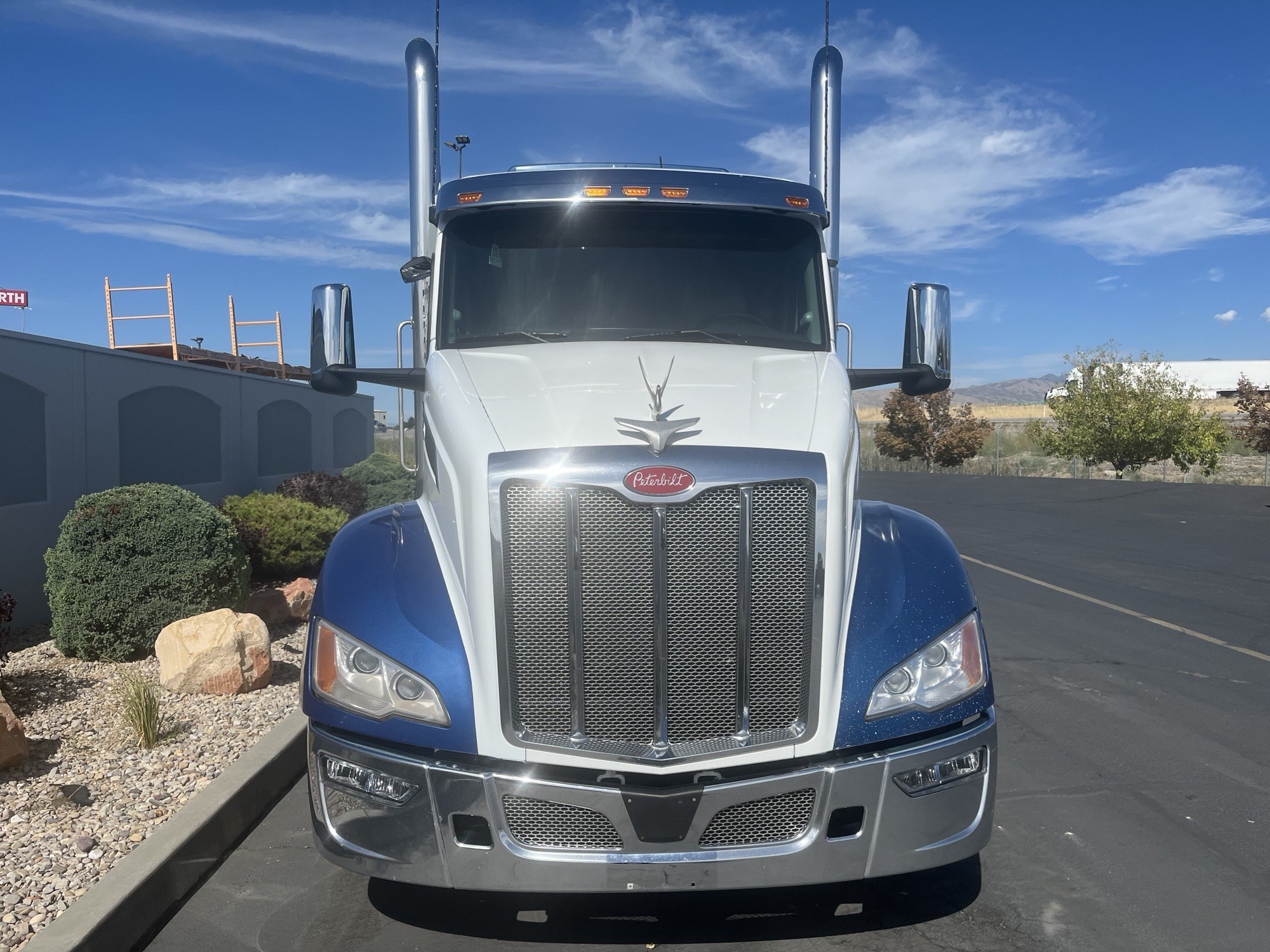 2023 Peterbilt 579 2023 Peterbilt 579 - image 3 of 6