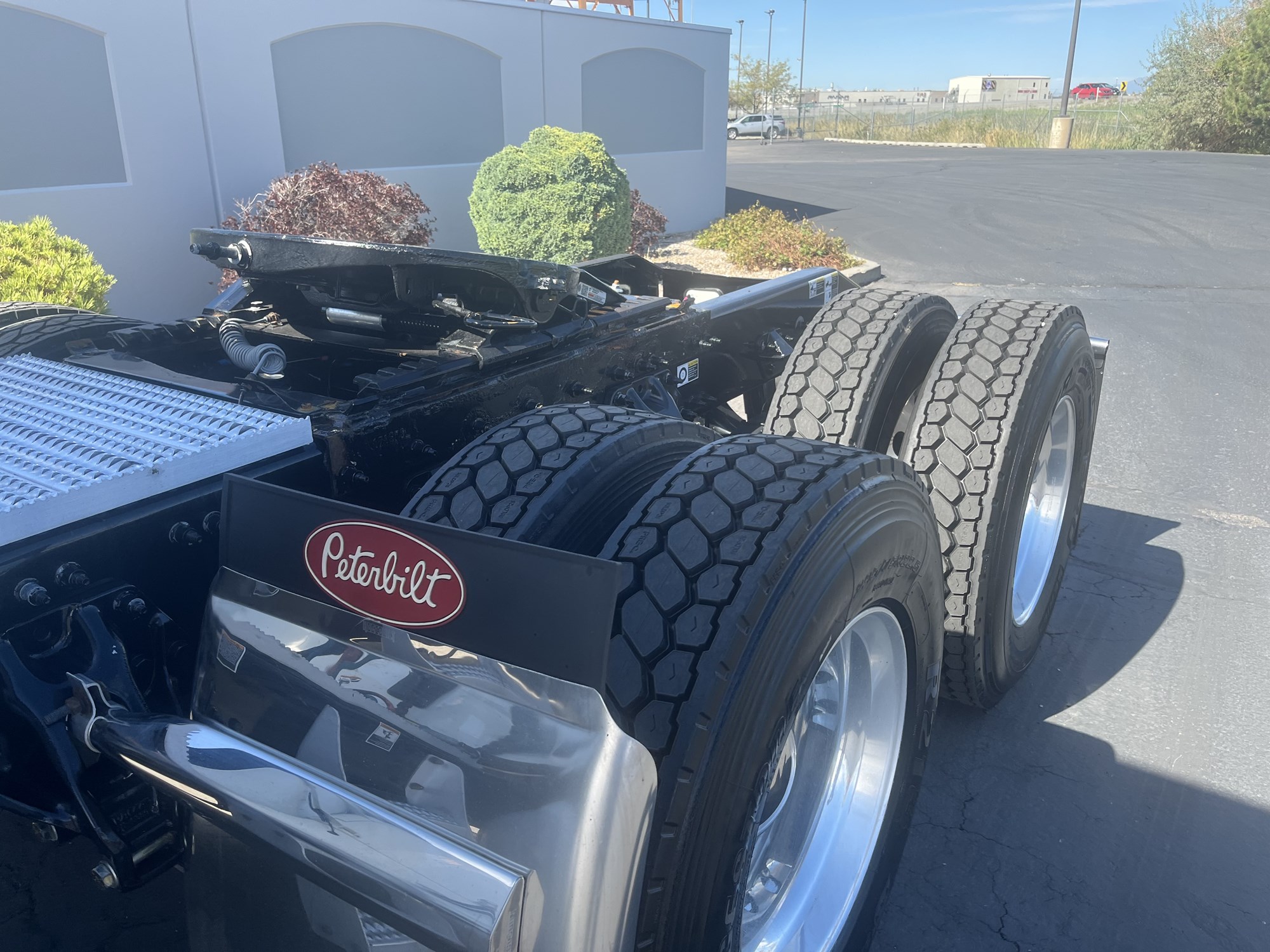 2023 Peterbilt 579 2023 Peterbilt 579 - image 4 of 6