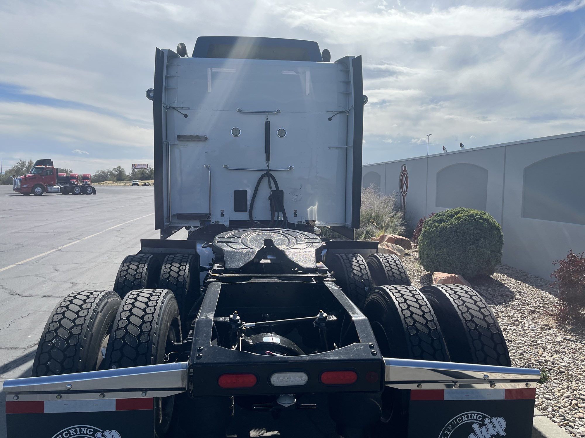 2023 Peterbilt 579 2023 Peterbilt 579 - image 5 of 6