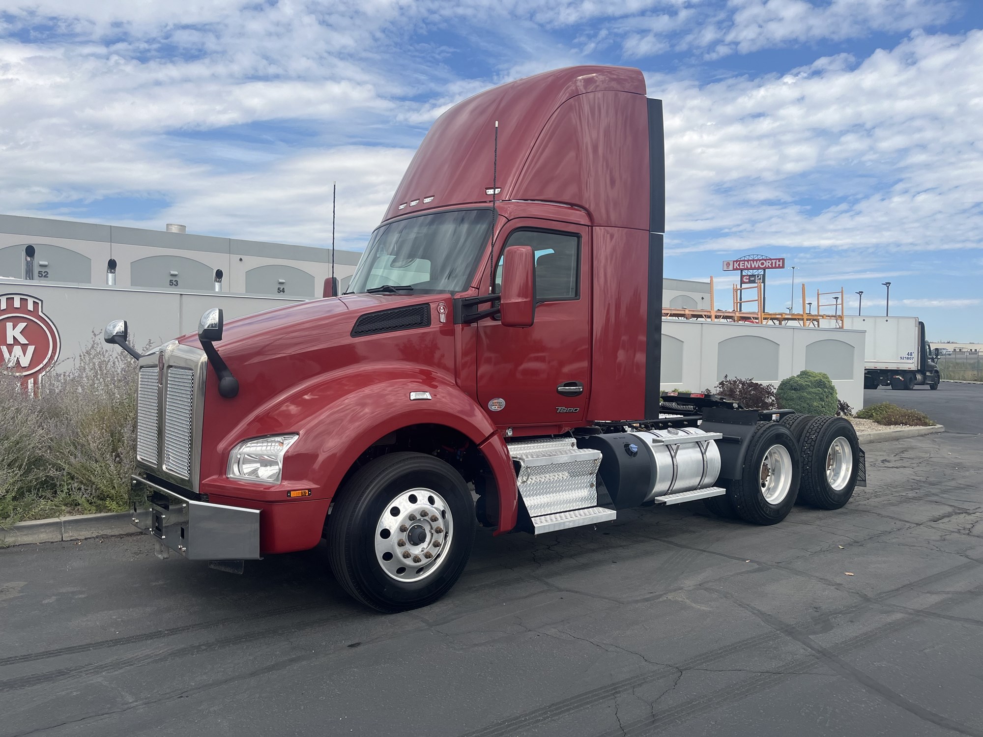 2023 Kenworth T880 2023 Kenworth T880 - image 1 of 6