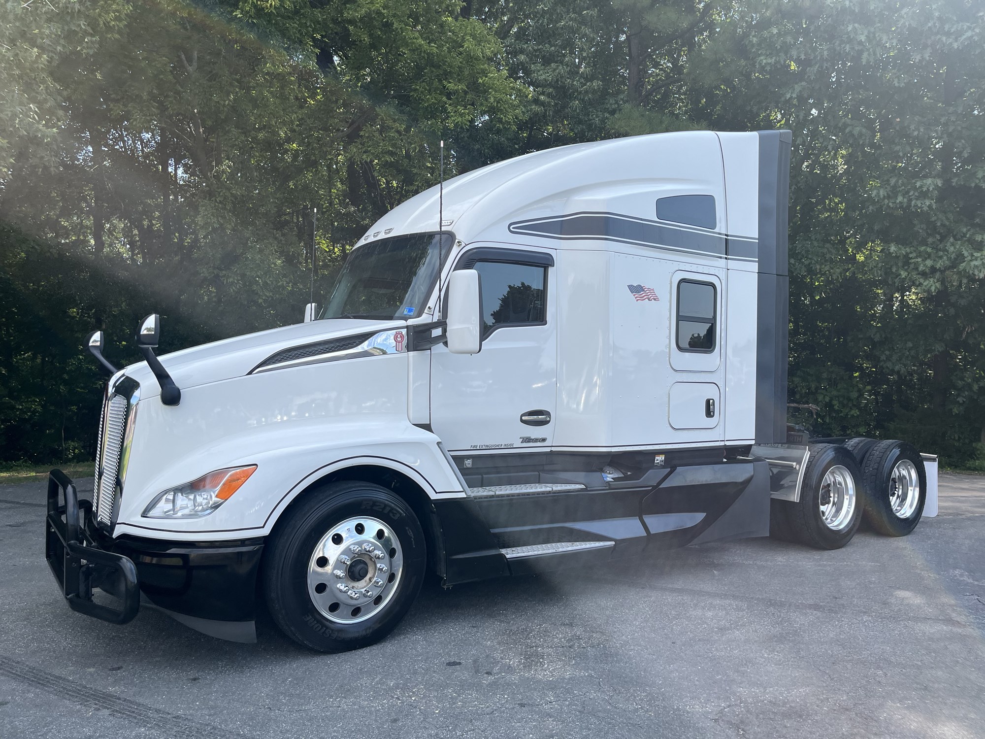 2023 Kenworth T680 - image 1 of 6