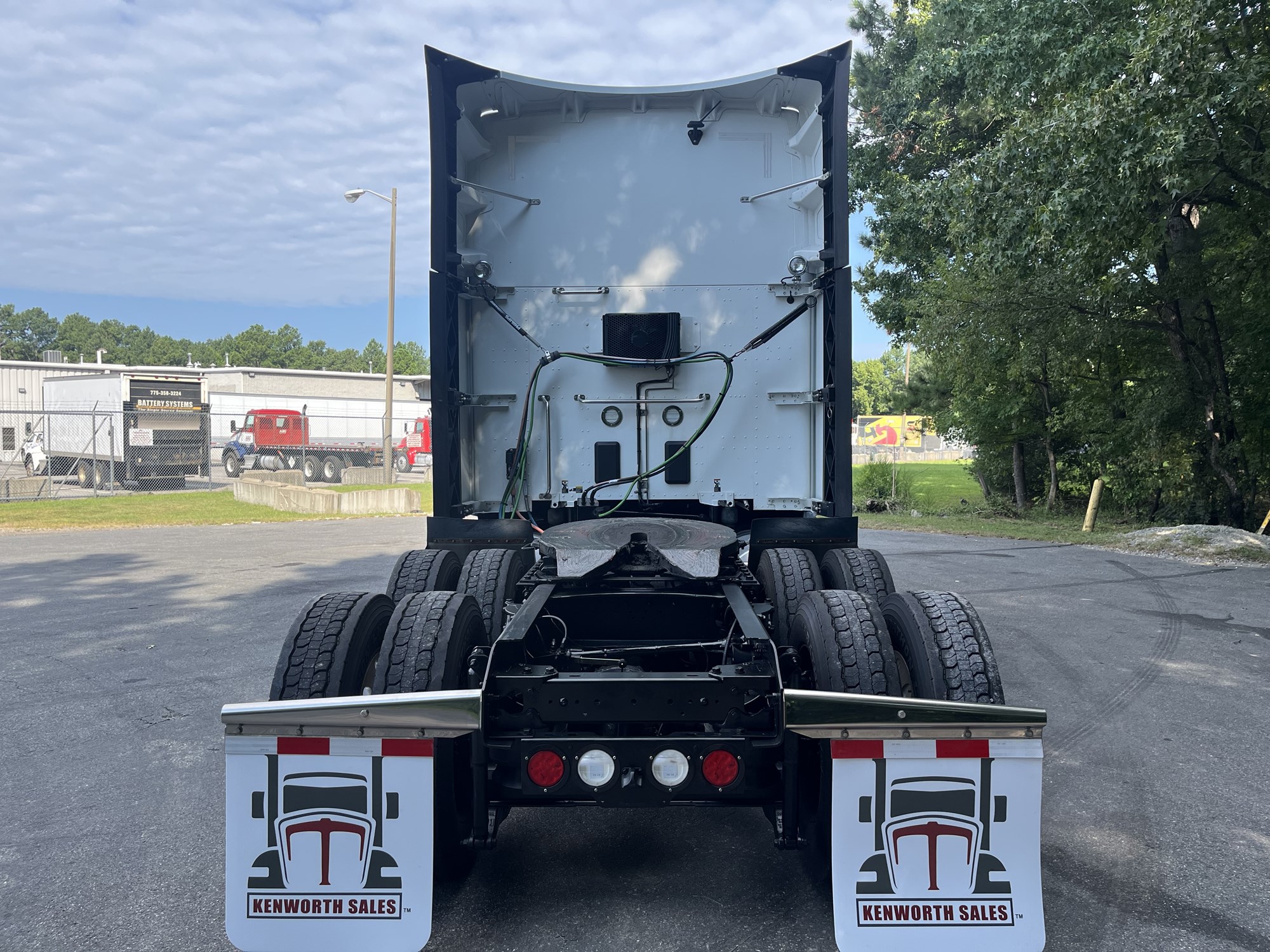 2023 Kenworth T680 - image 5 of 6