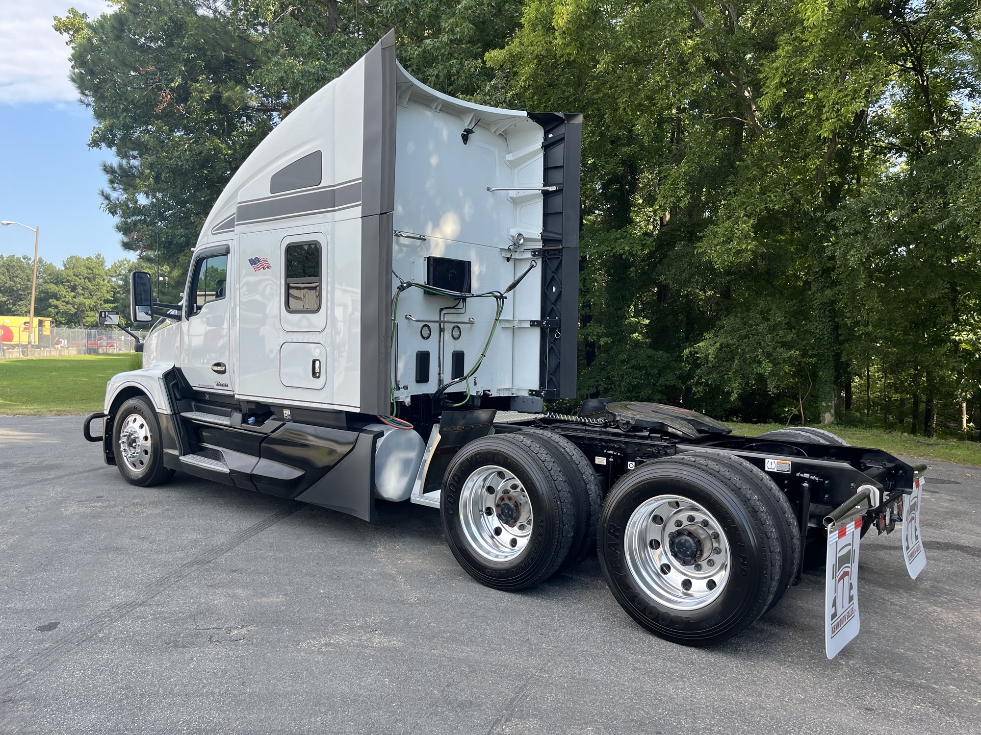 2023 Kenworth T680 - image 6 of 6