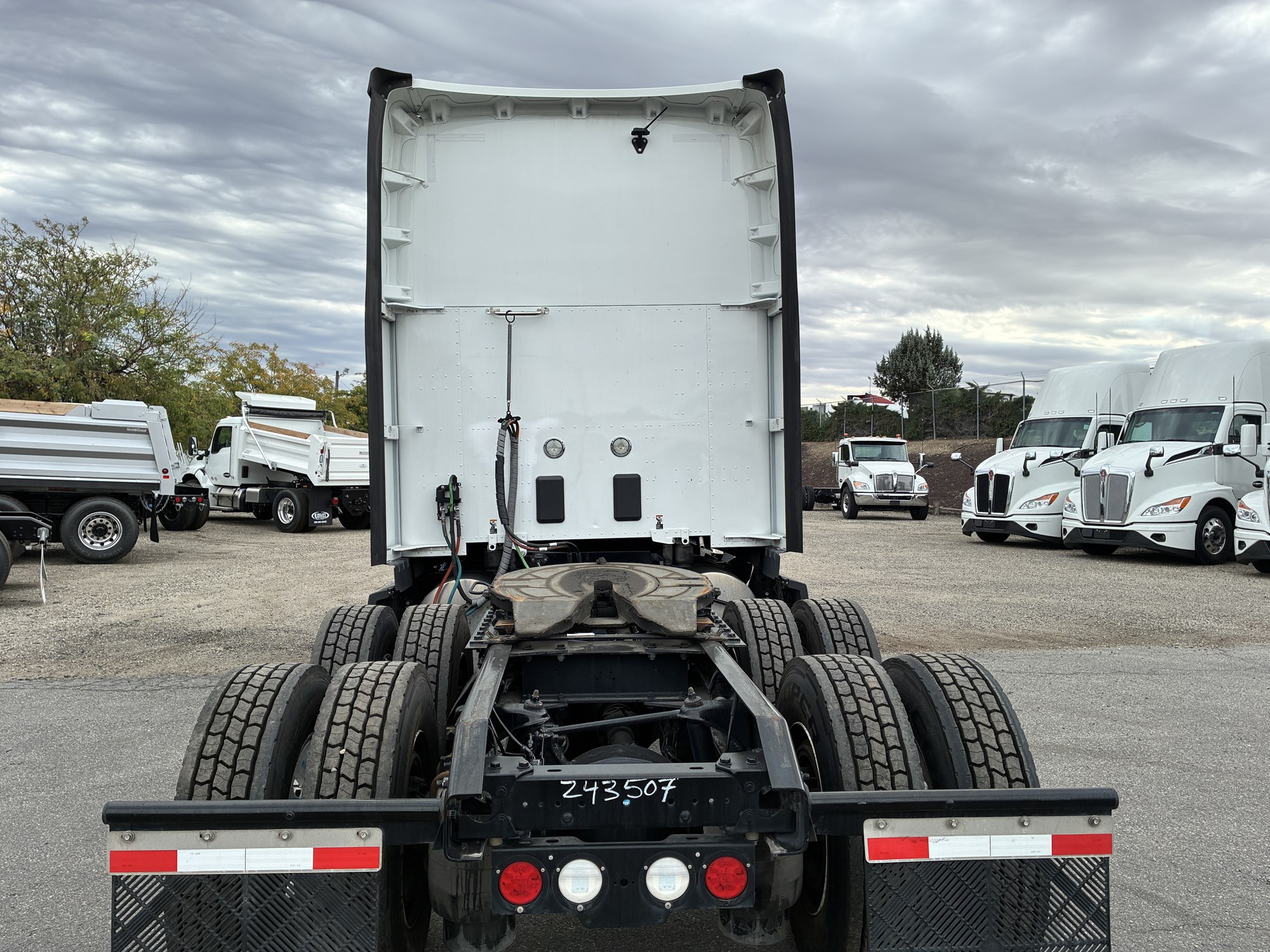 2023 Kenworth T680 Next Gen - image 4 of 6