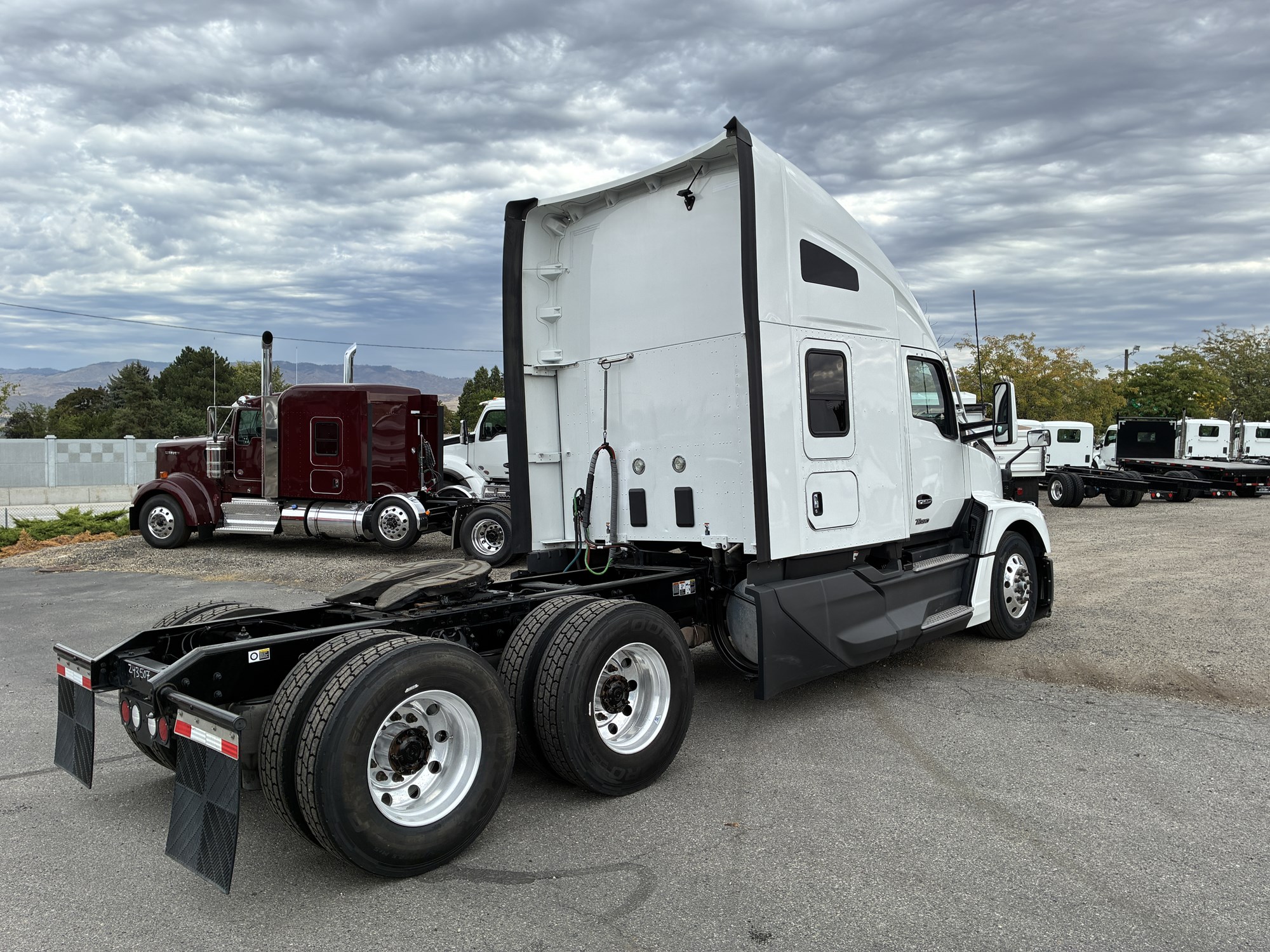 2023 Kenworth T680 Next Gen - image 5 of 6