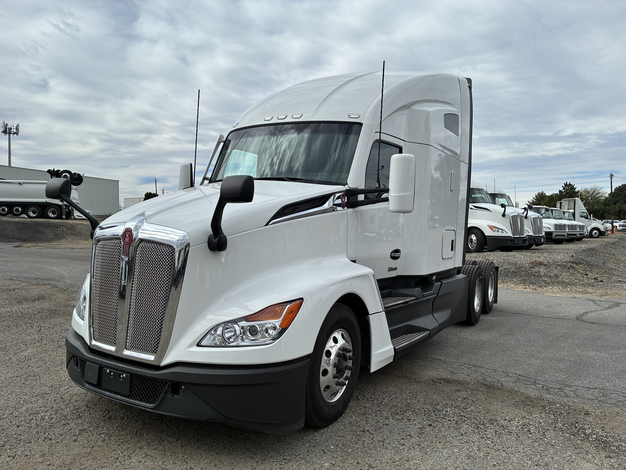 2023 Kenworth T680 Next Gen - image 1 of 6