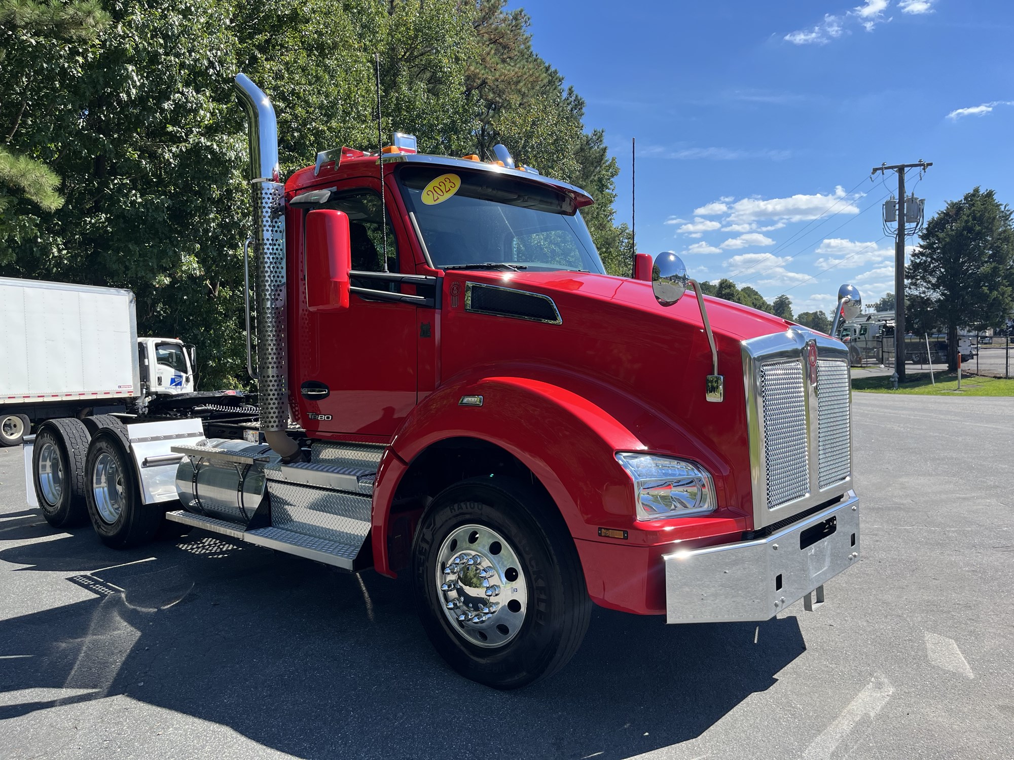 2023 Kenworth T880 2023 Kenworth T880 - image 2 of 6