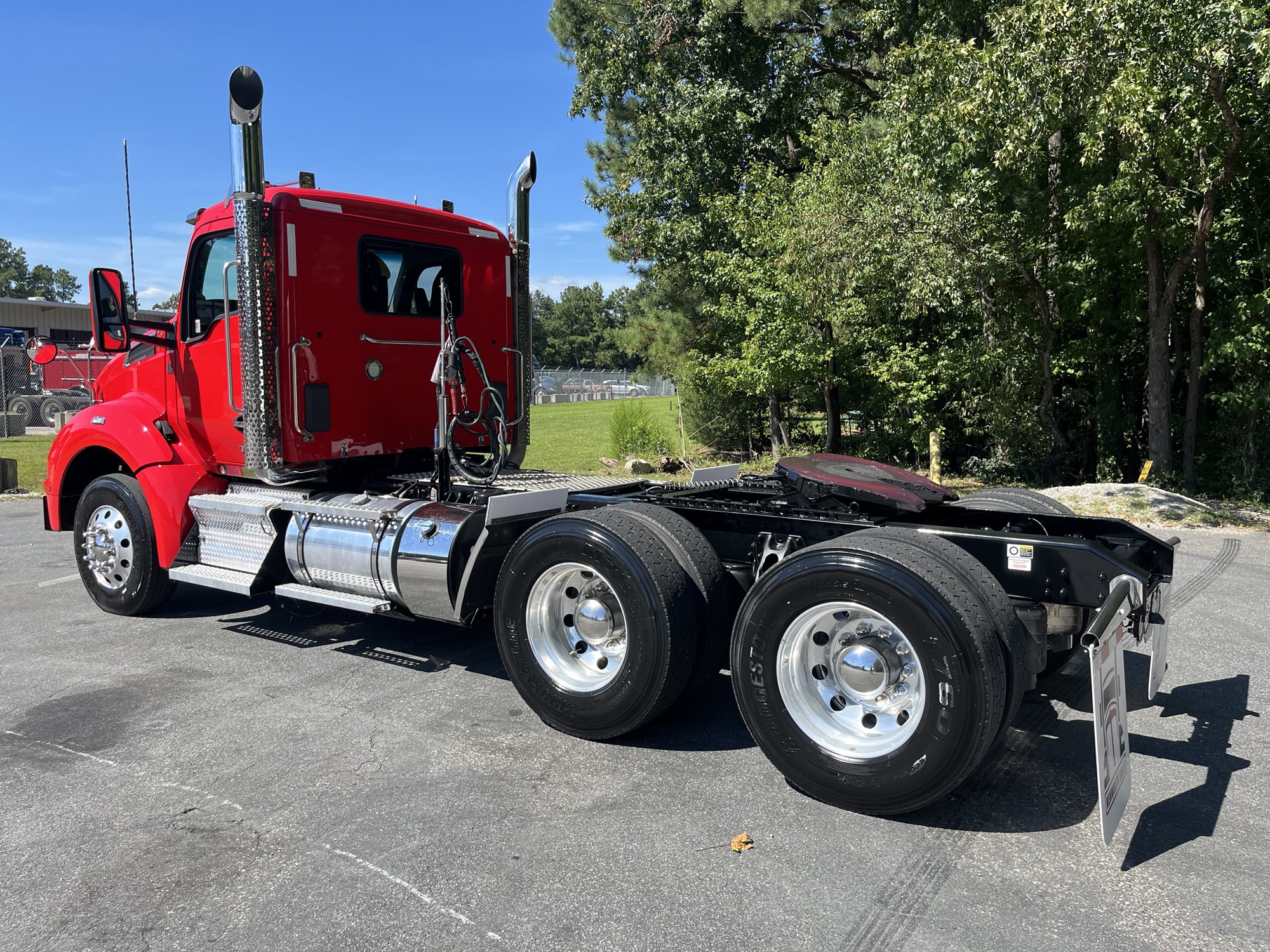2023 Kenworth T880 2023 Kenworth T880 - image 5 of 6