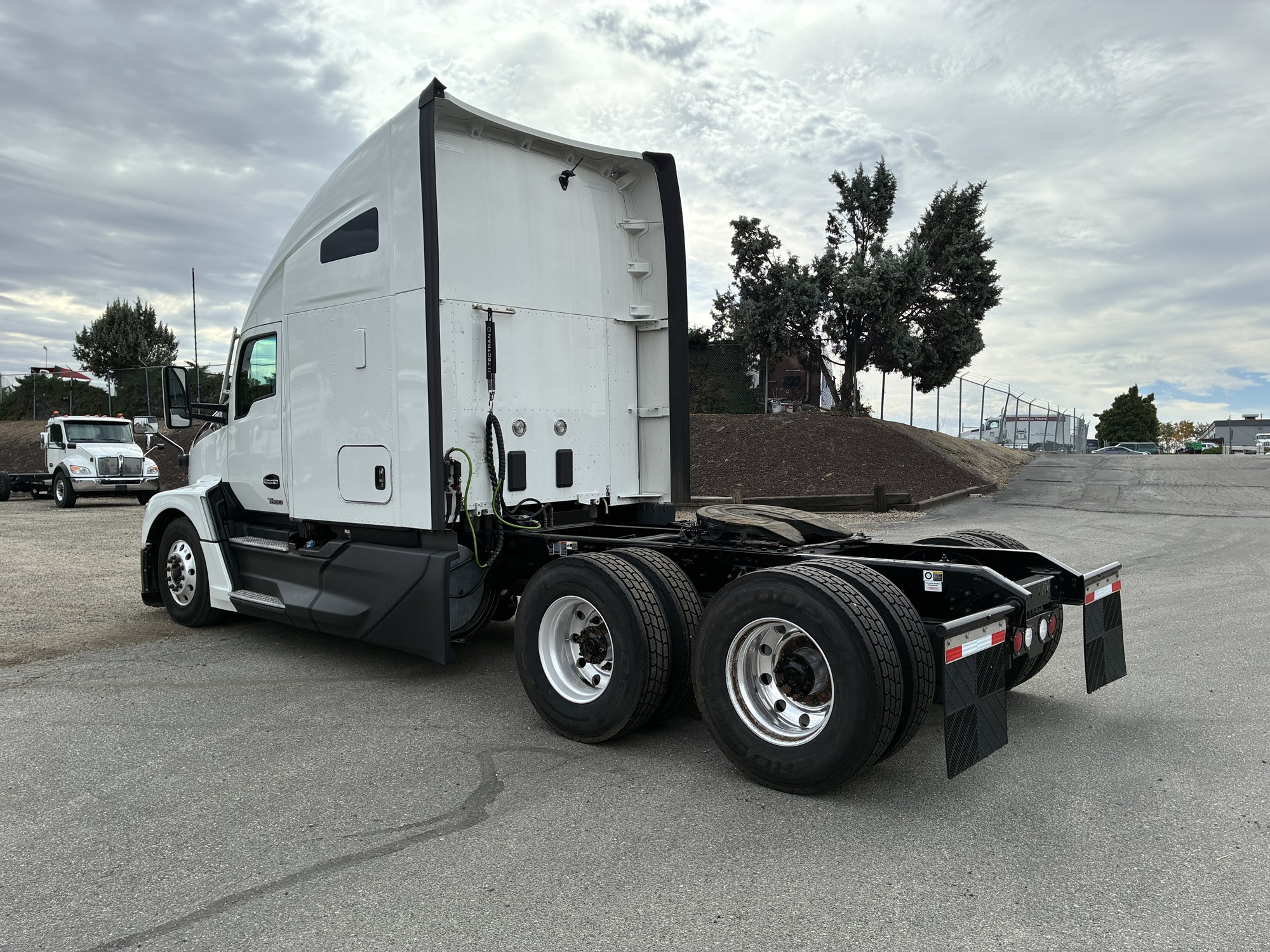 2023 Kenworth T680 Next Gen - image 3 of 6