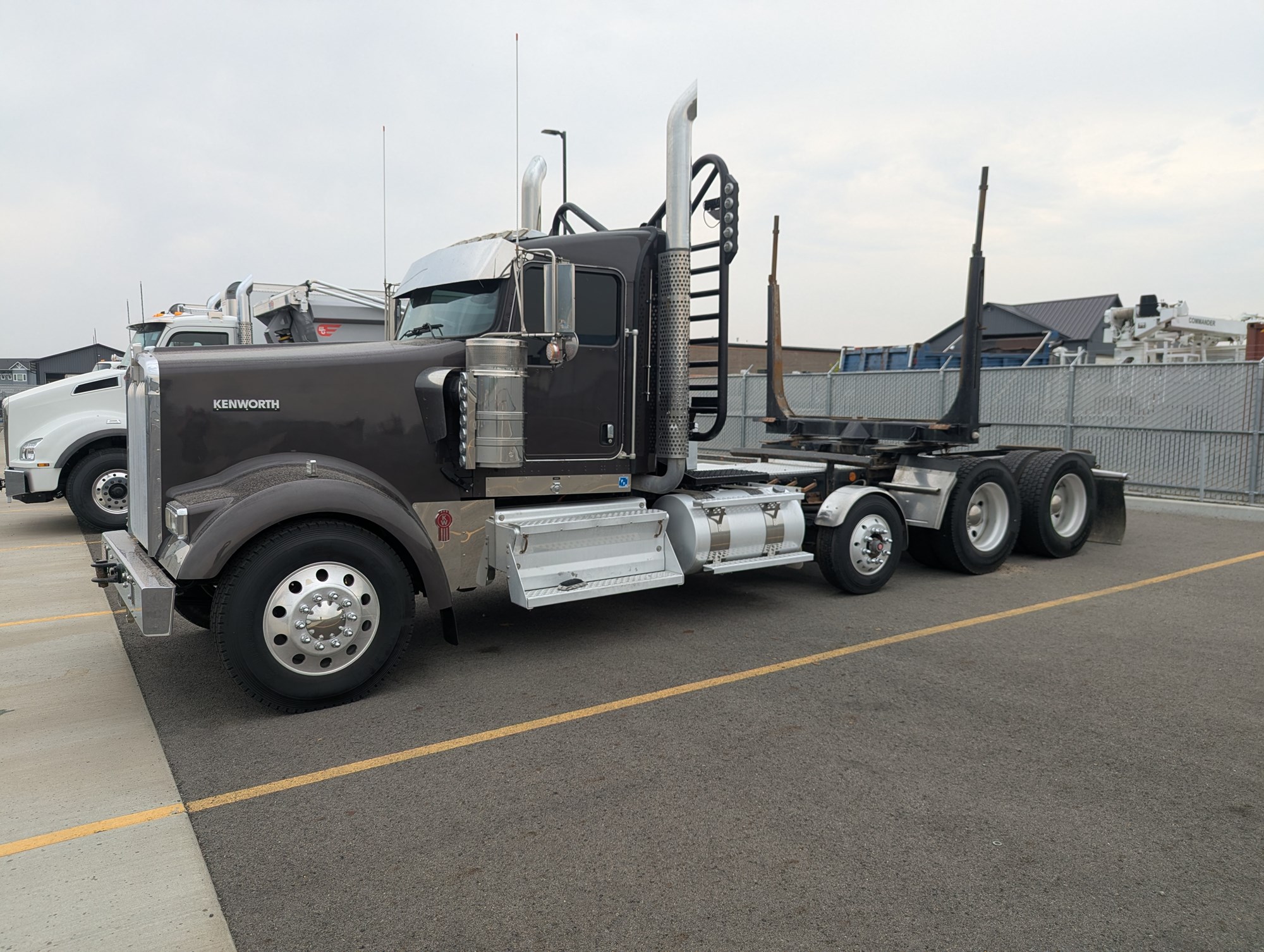 2023 Kenworth W900L 2023 Kenworth W900L - image 1 of 6