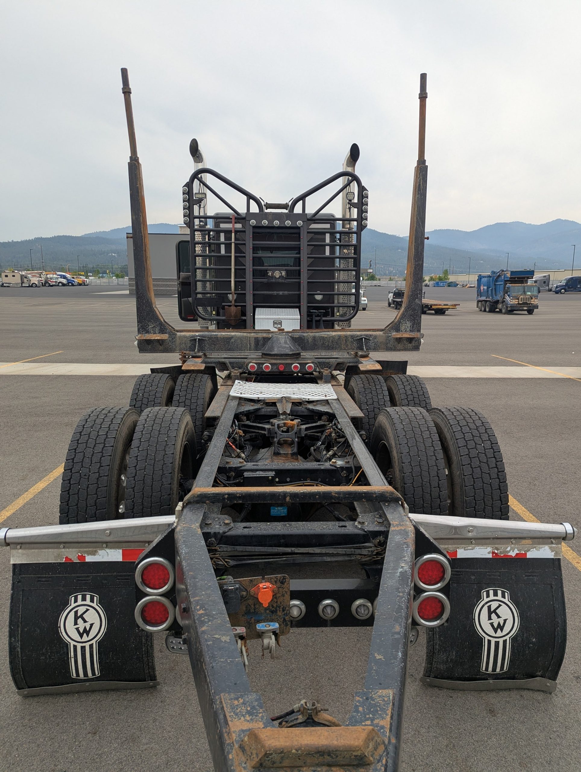 2023 Kenworth W900L 2023 Kenworth W900L - image 3 of 6