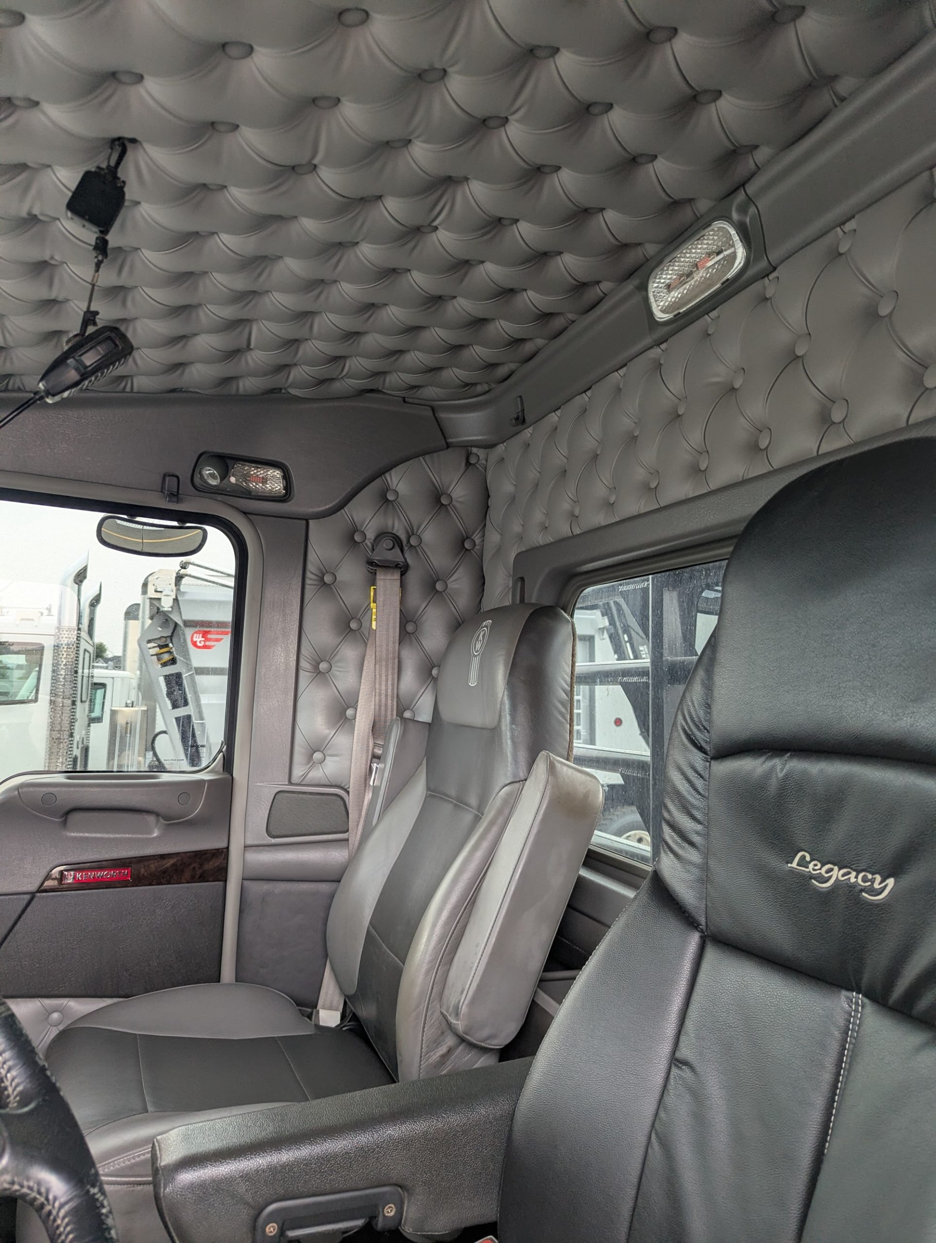 2023 Kenworth W900L 2023 Kenworth W900L - image 5 of 6
