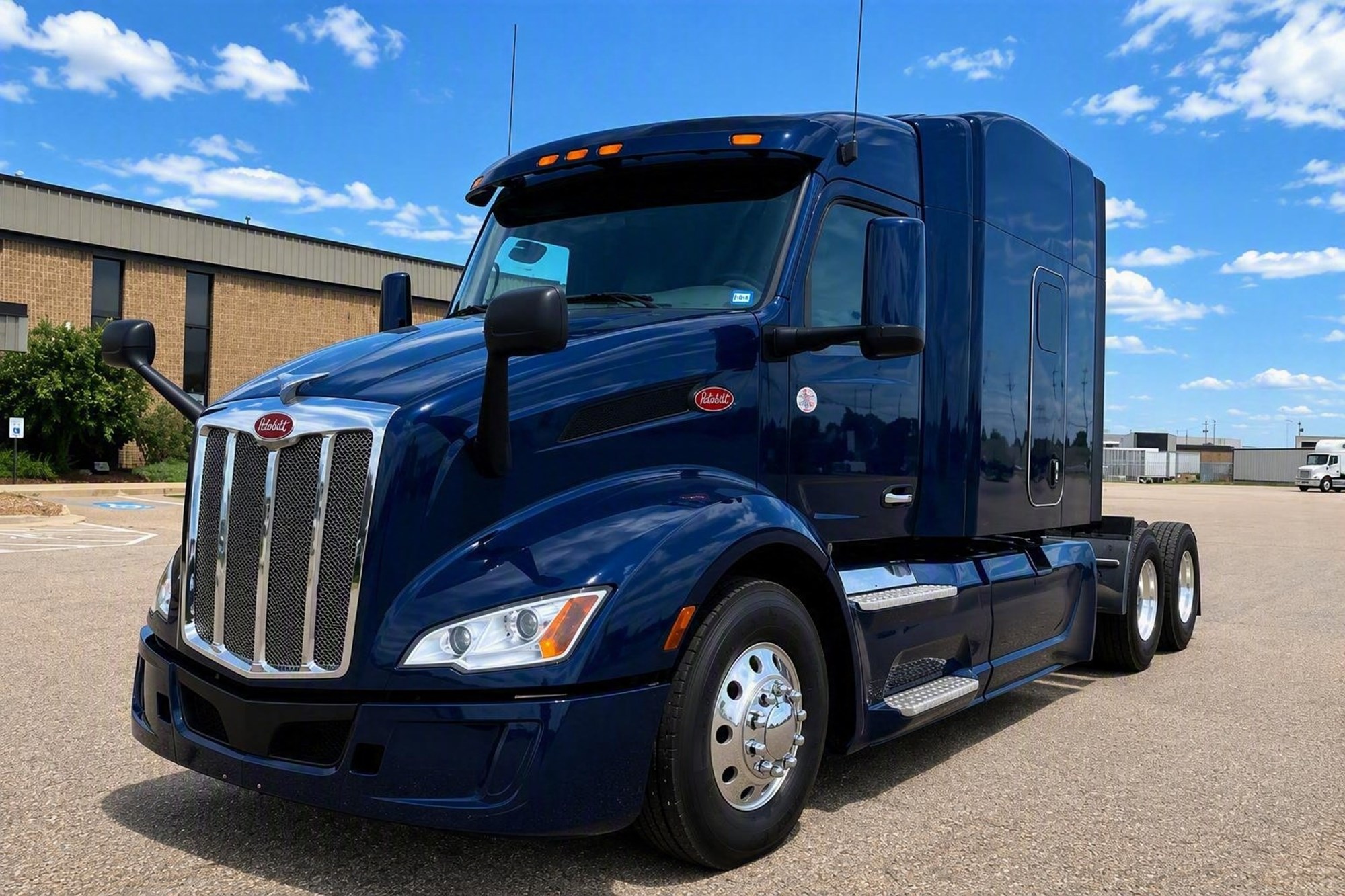 2024 Peterbilt 579 2024 Peterbilt 579 - image 1 of 6