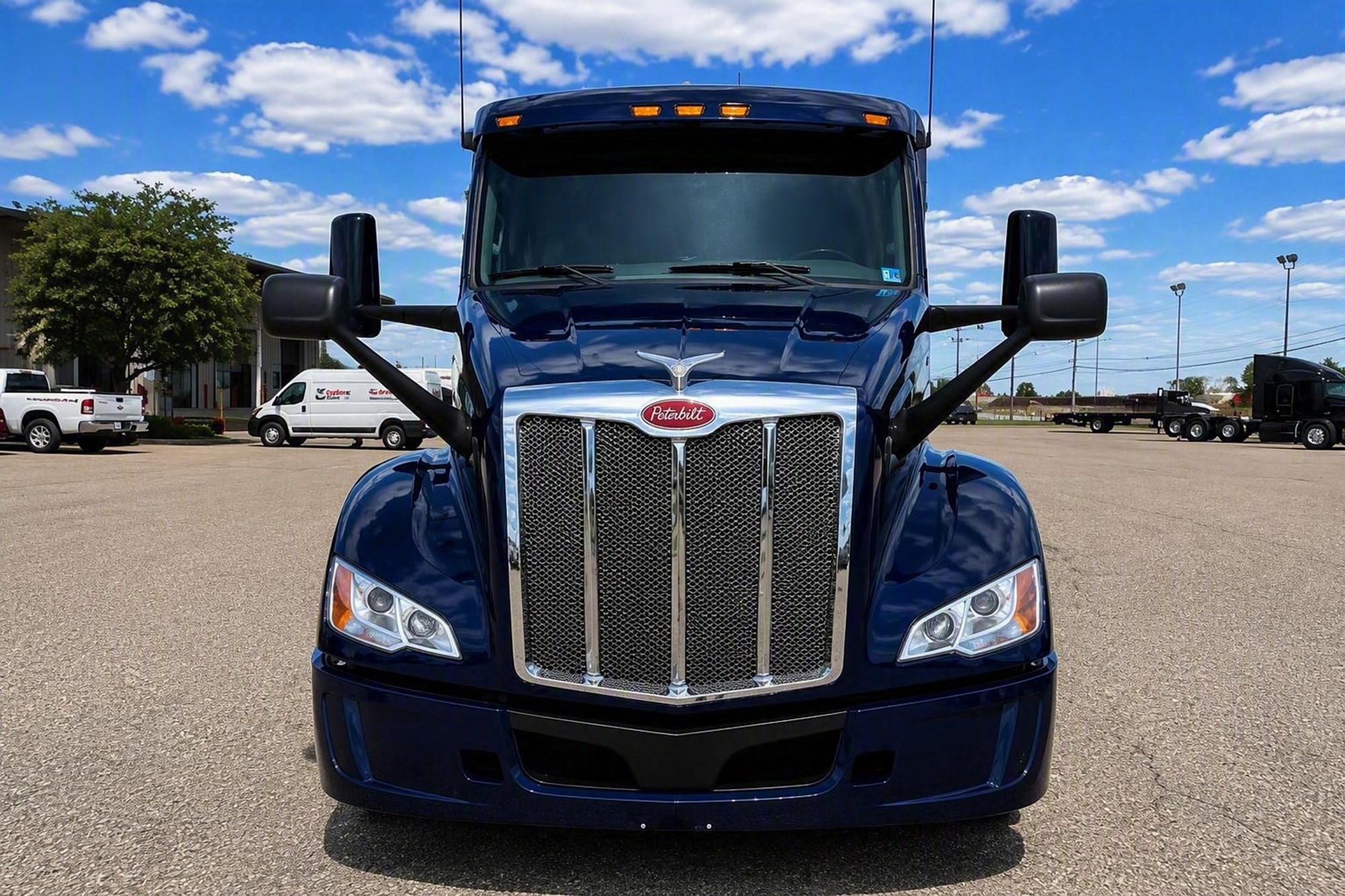 2024 Peterbilt 579 2024 Peterbilt 579 - image 2 of 6