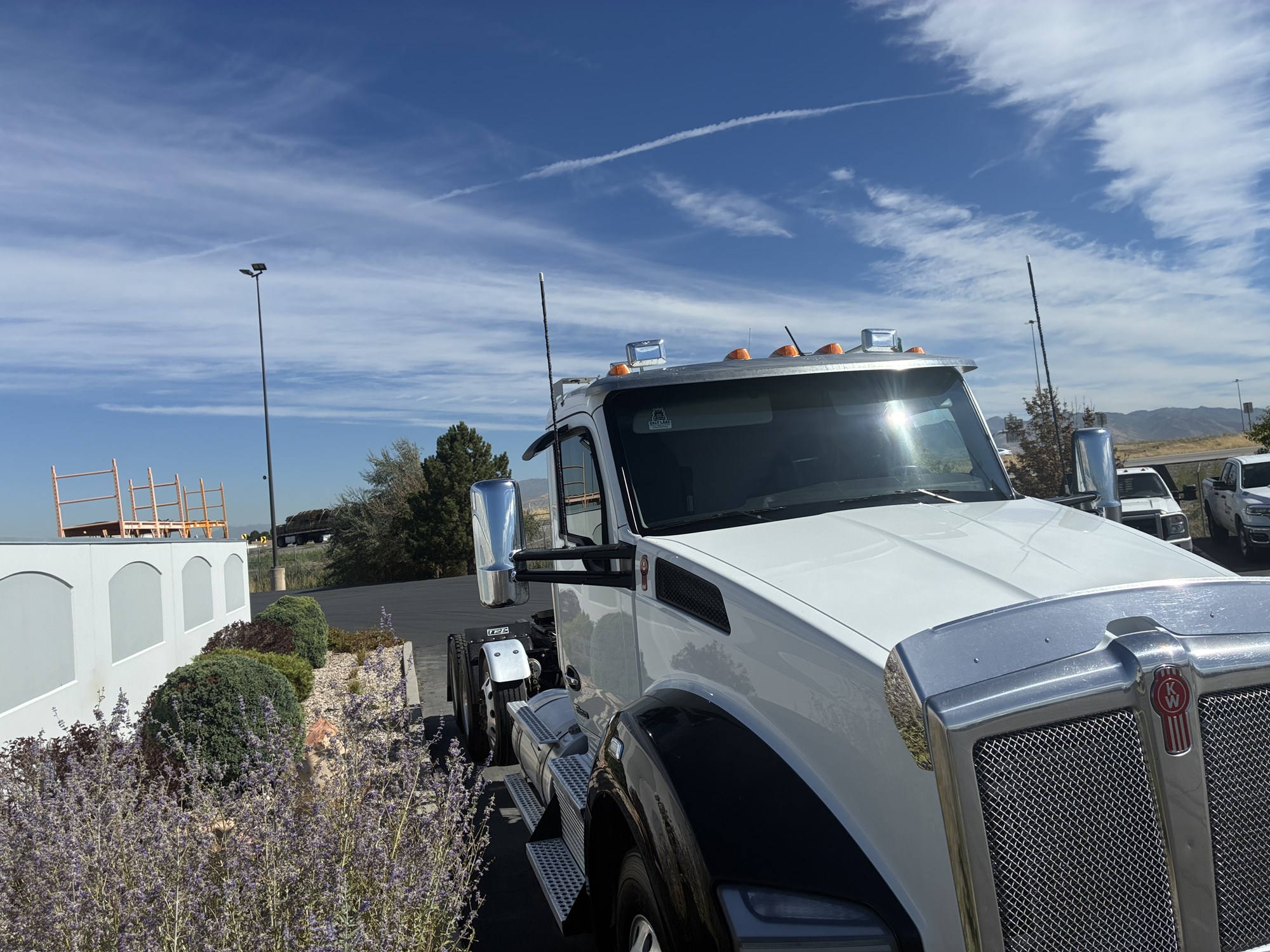 2024 Kenworth T880 - image 4 of 6