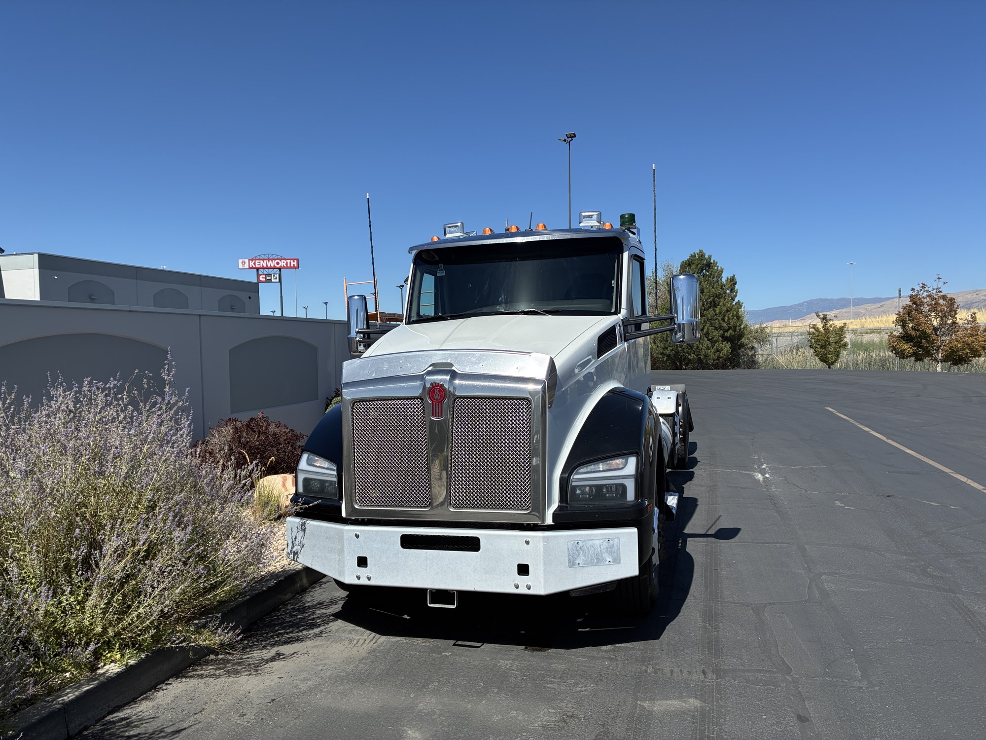 2024 Kenworth T880 2024 Kenworth T880 - image 3 of 6