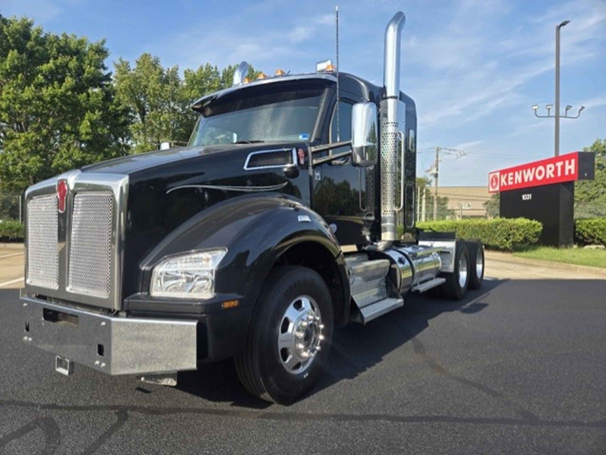 2024 Kenworth T880 2024 Kenworth T880 - image 2 of 6
