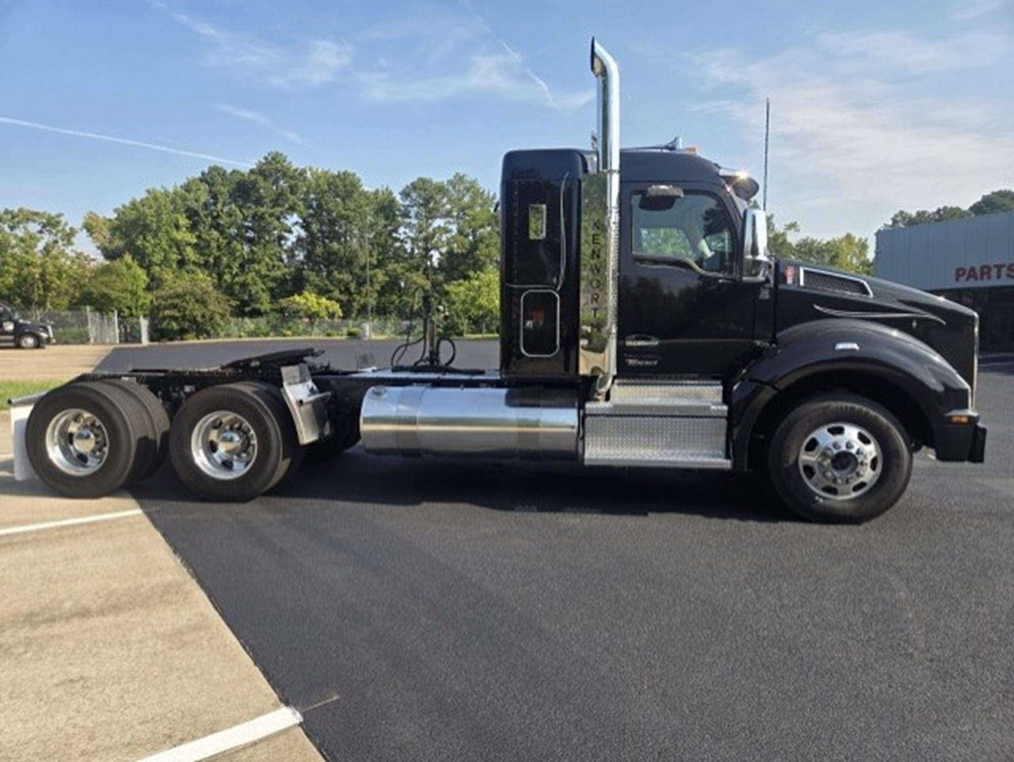 2024 Kenworth T880 2024 Kenworth T880 - image 3 of 6