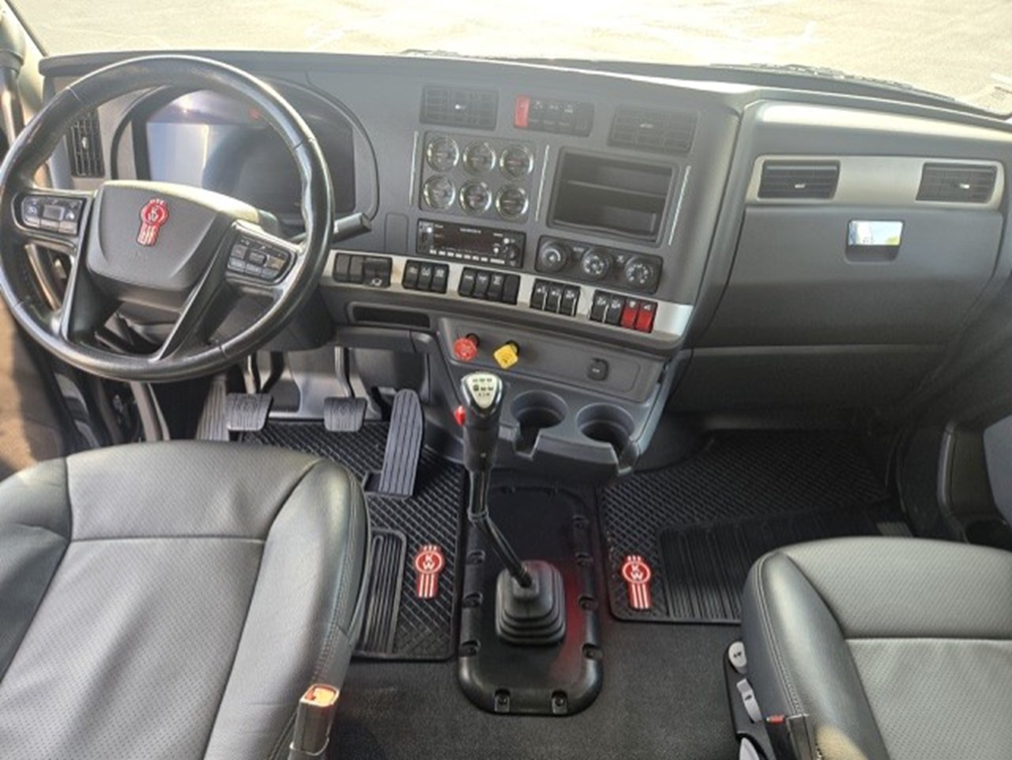 2024 Kenworth T880 2024 Kenworth T880 - image 4 of 6