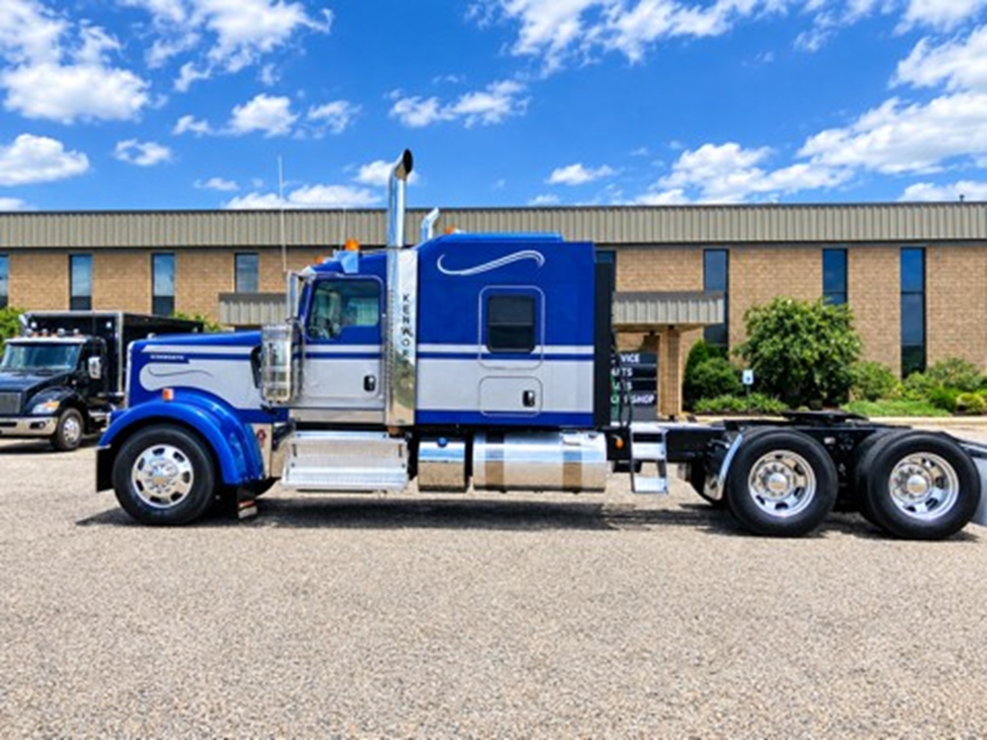 2024 Kenworth W900B 2024 Kenworth W900B - image 3 of 6