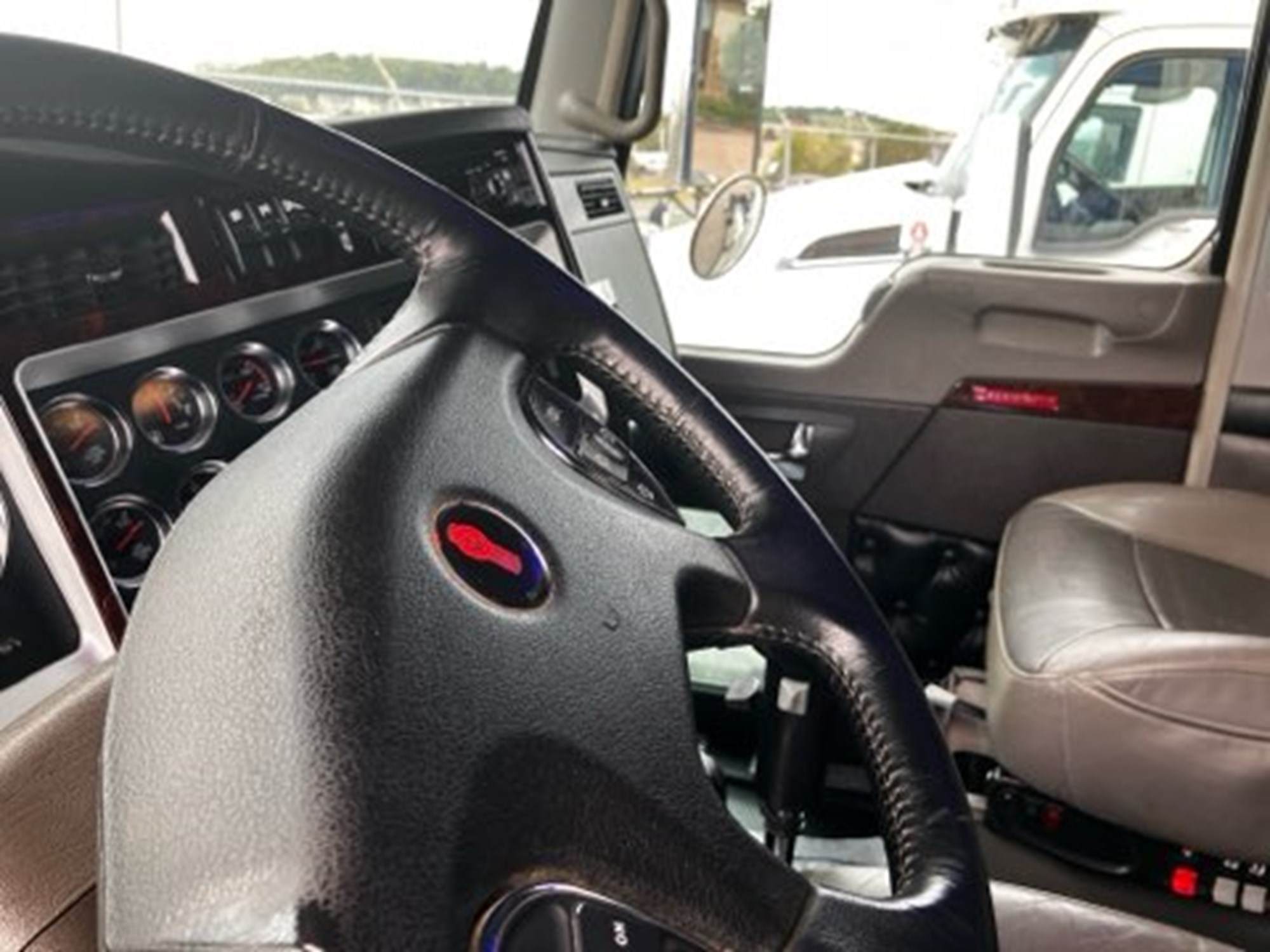 2024 Kenworth W900B RR343103U-10 2024 Kenworth W900B RR343103U-10