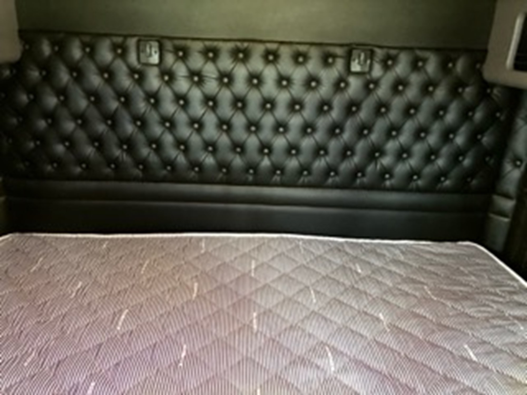 2024 Kenworth W900B RR343103U-18 2024 Kenworth W900B RR343103U-18
