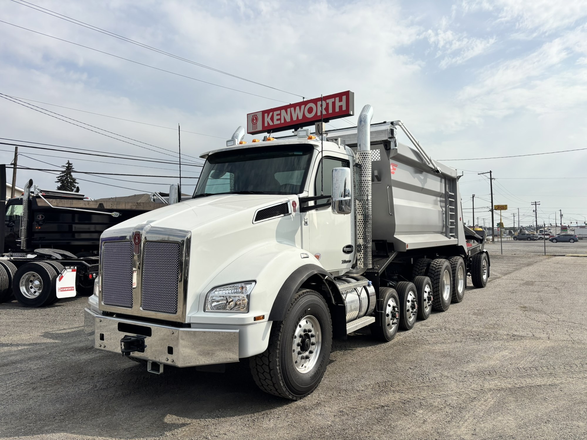 2026 Kenworth T880 2026 Kenworth T880 - image 1 of 6