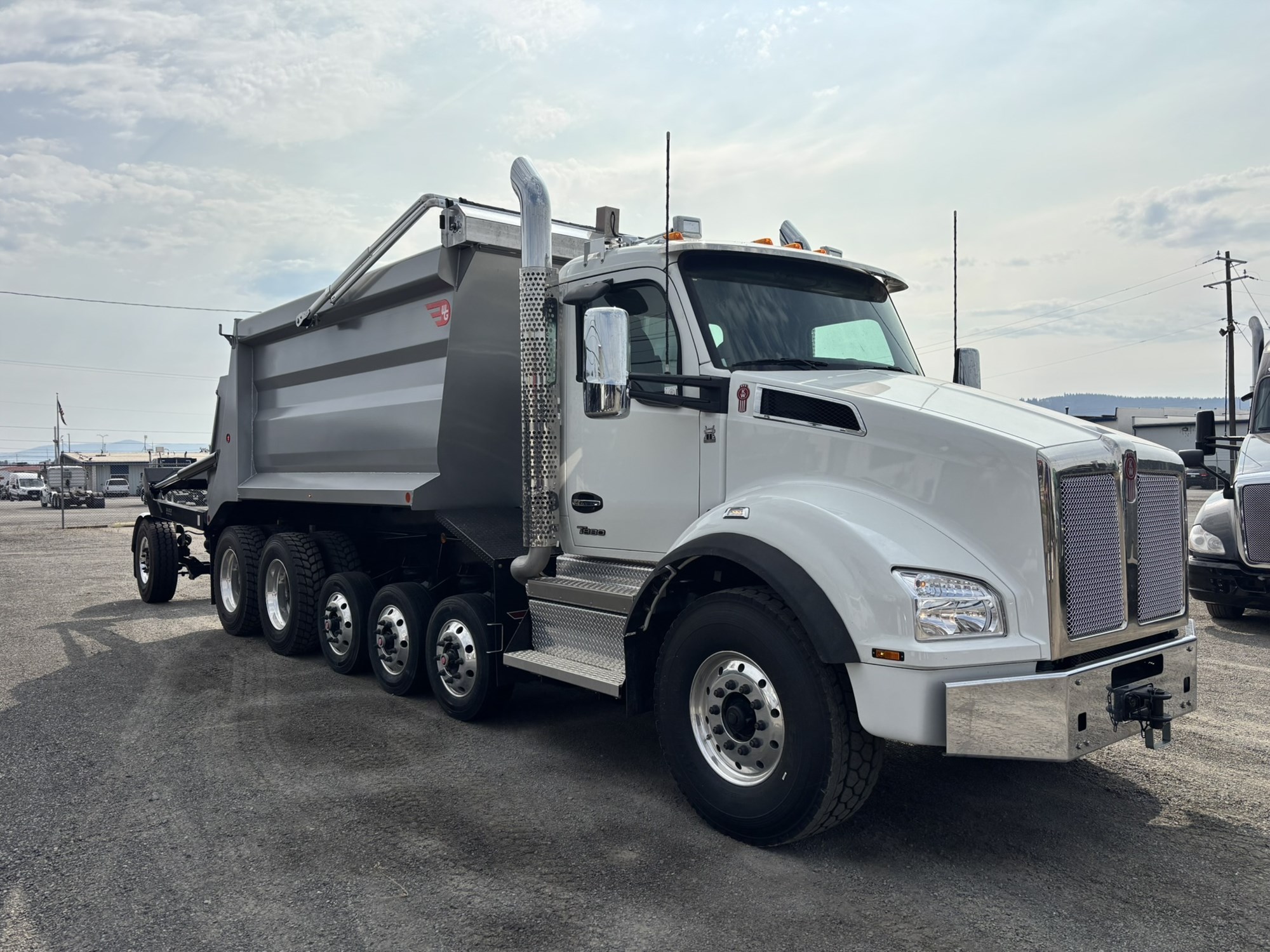 2026 Kenworth T880 2026 Kenworth T880 - image 4 of 6