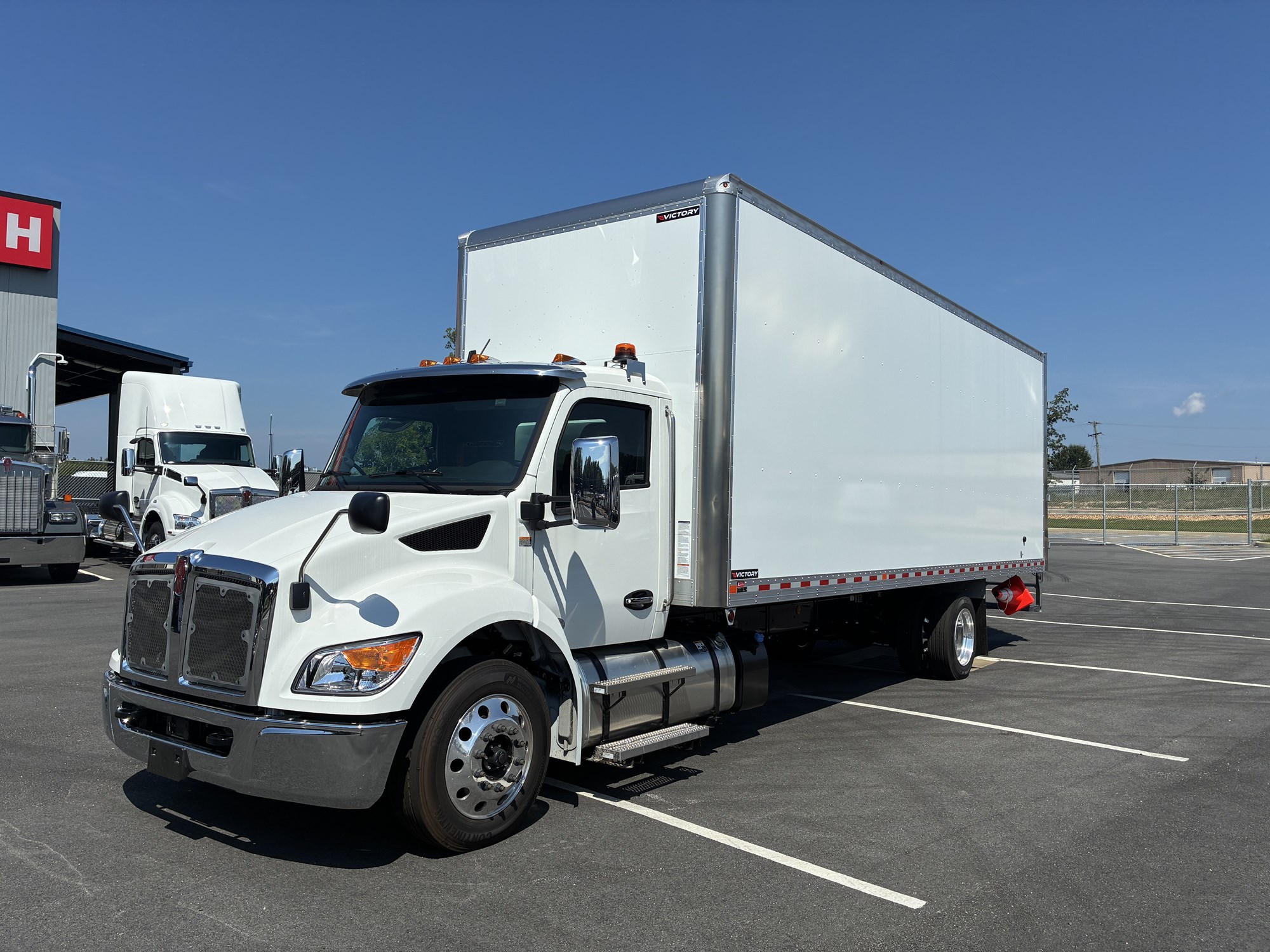 2026 Kenworth T280 2026 Kenworth T280 - image 1 of 6