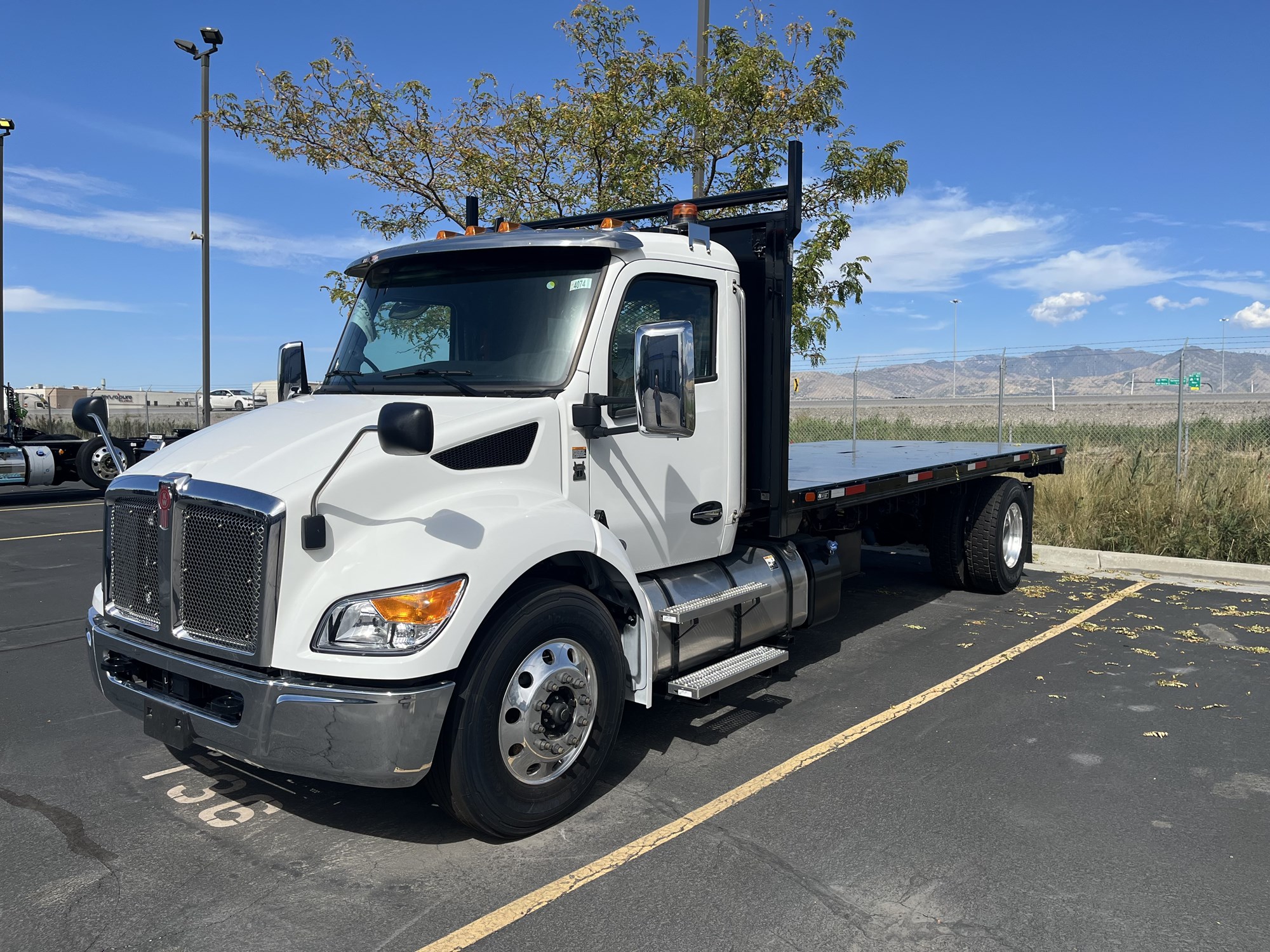 2026 Kenworth T280 - image 1 of 4