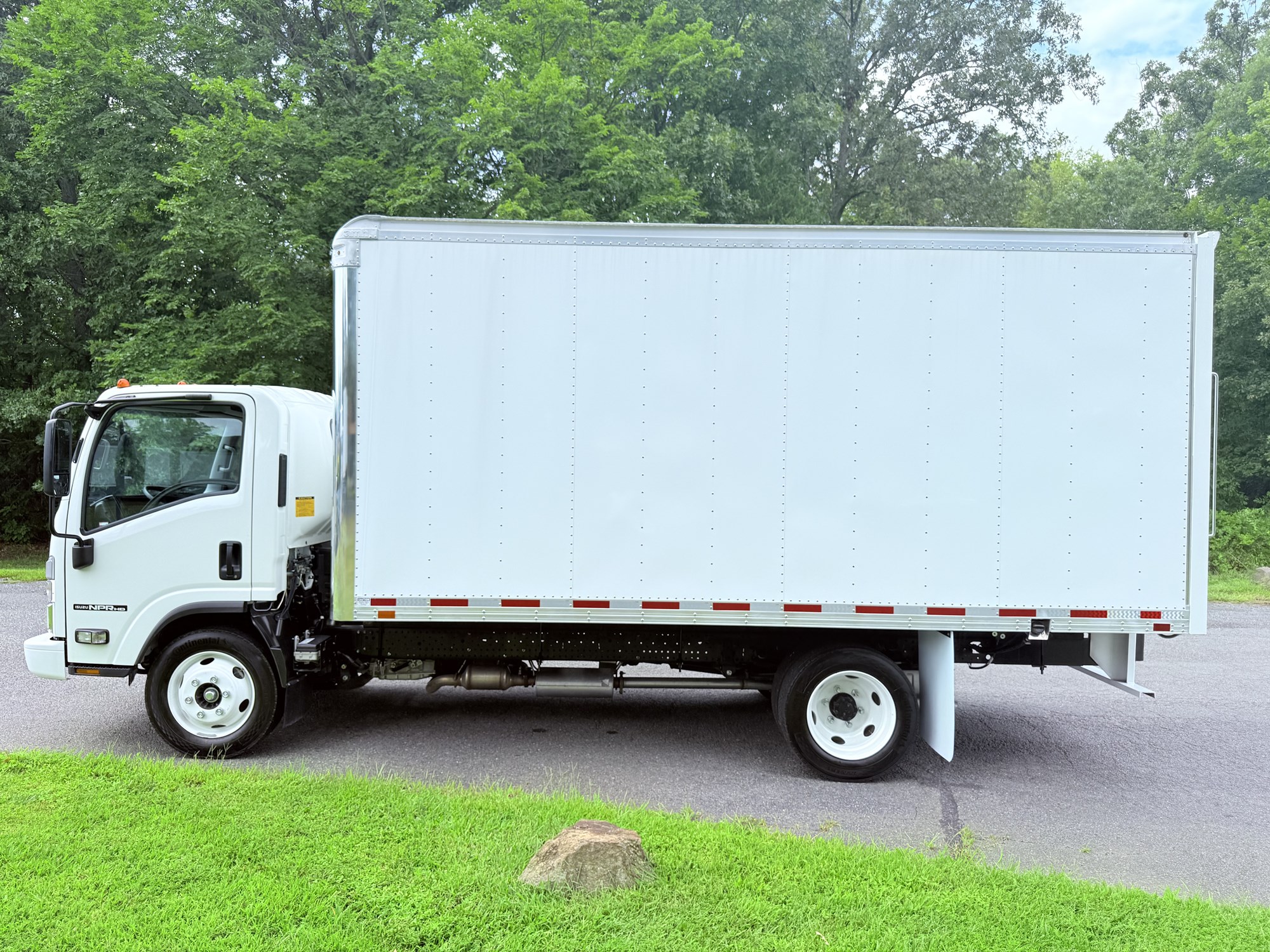 2026 Isuzu NPRGASHD 1F3 2026 Isuzu NPRGASHD 1F3 - image 4 of 6
