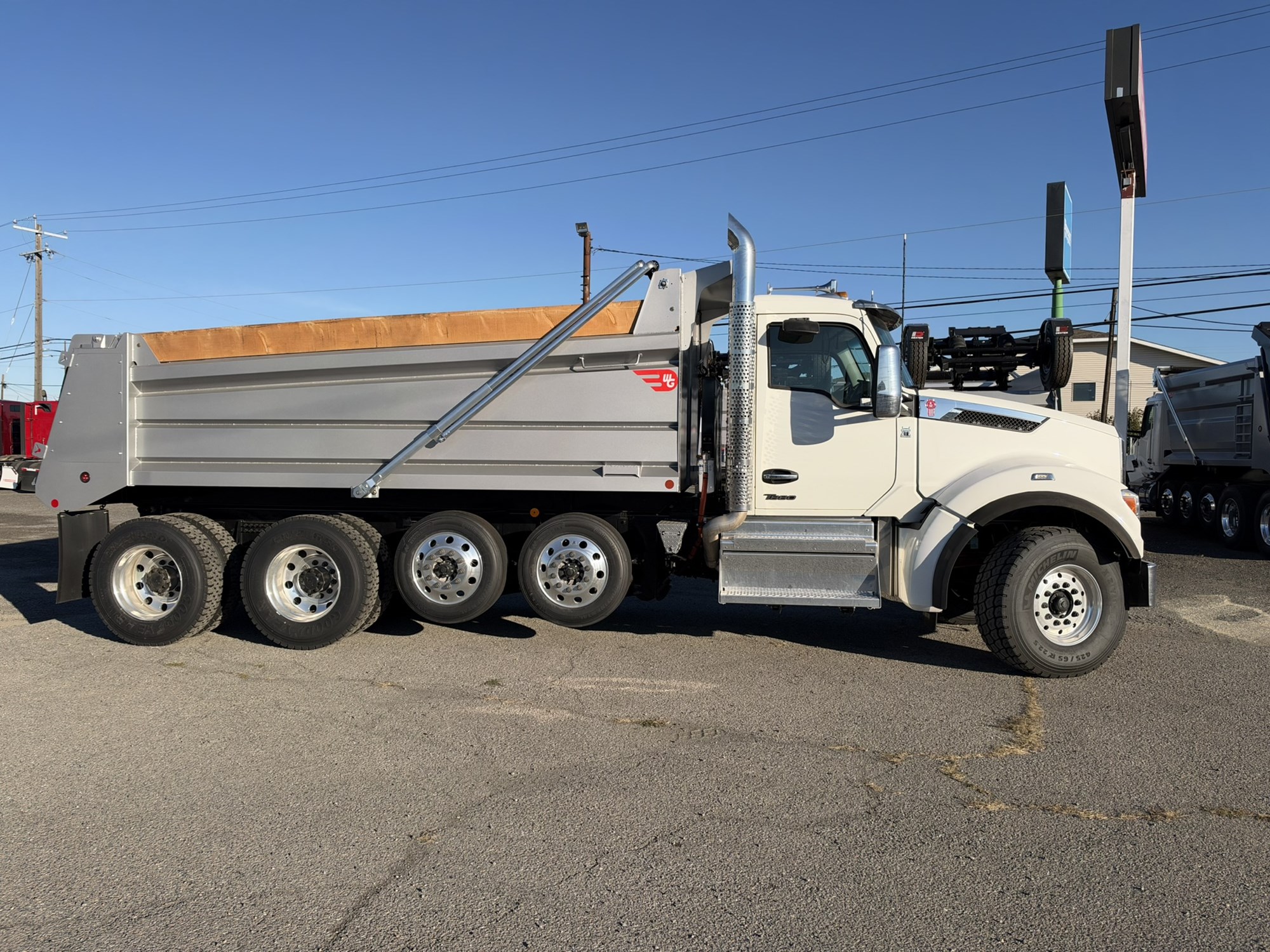 2027 Kenworth T880 2027 Kenworth T880 - image 2 of 6