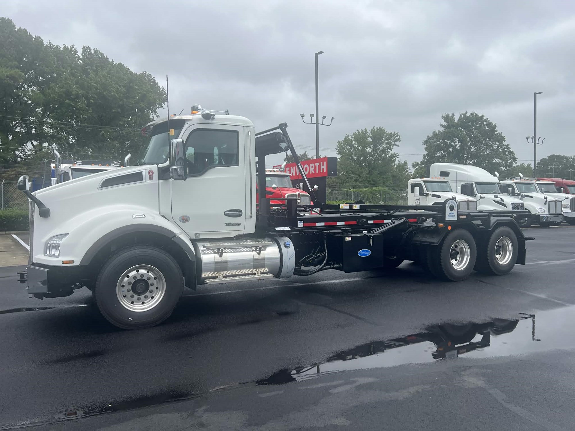 2027 Kenworth T880 2027 Kenworth T880 - image 1 of 6