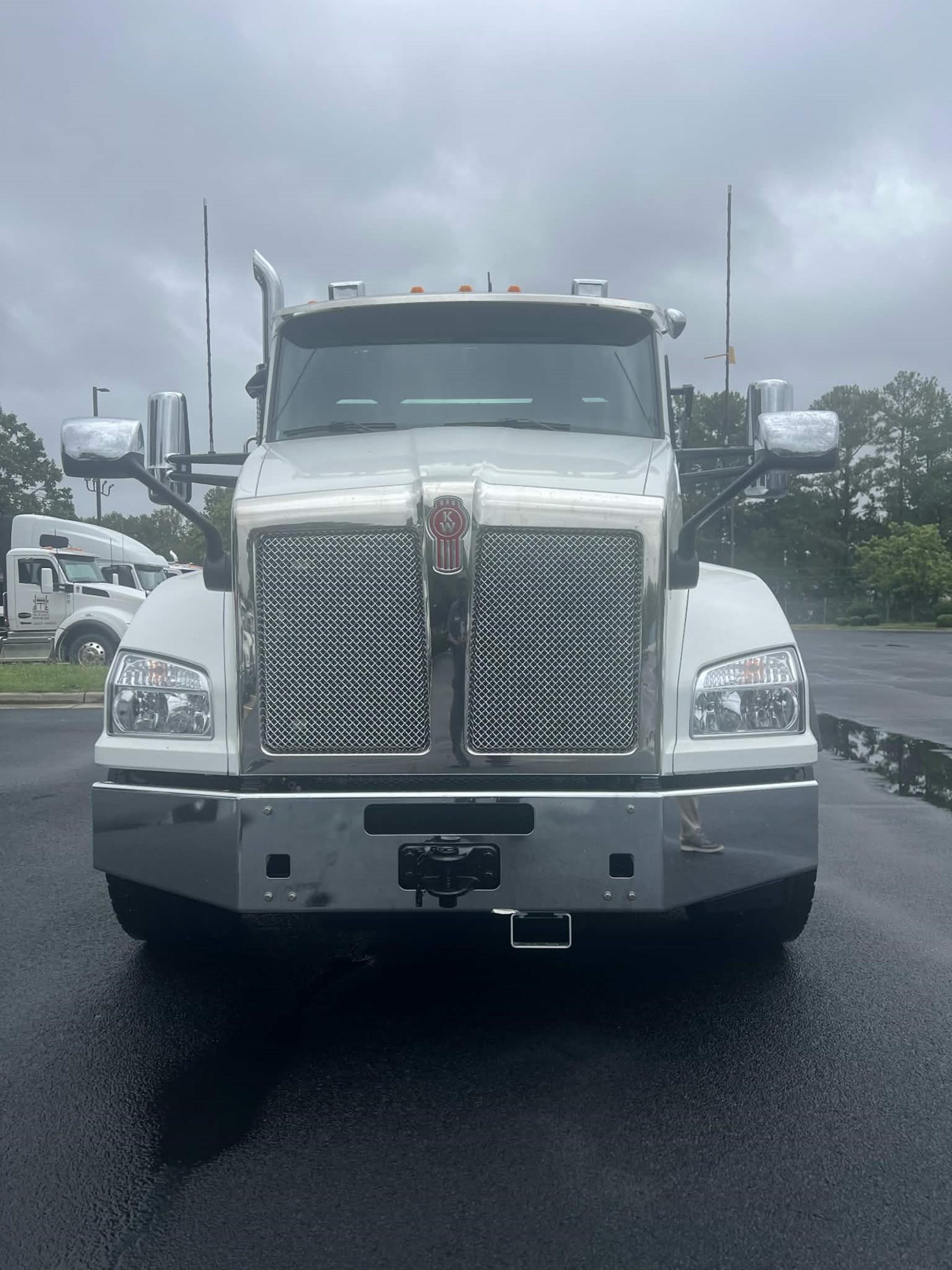 2027 Kenworth T880 2027 Kenworth T880 - image 2 of 6