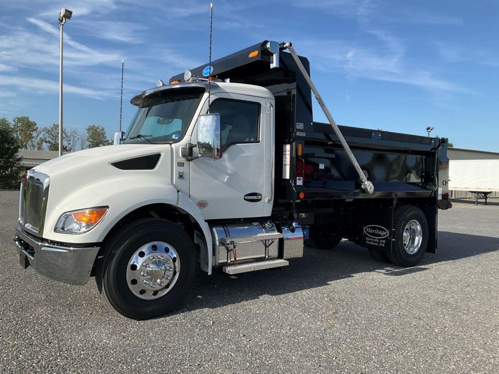2027 Kenworth T380 2027 Kenworth T380 - image 1 of 6