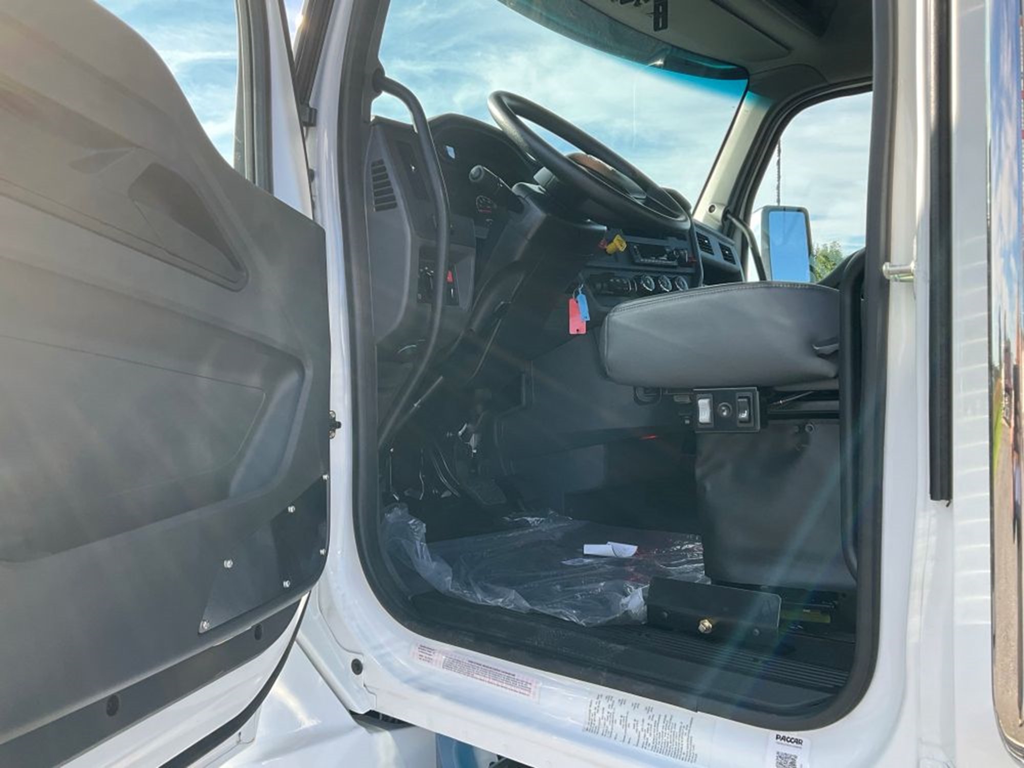 2027 Kenworth T380 VJ255978-08 2027 Kenworth T380 VJ255978-08