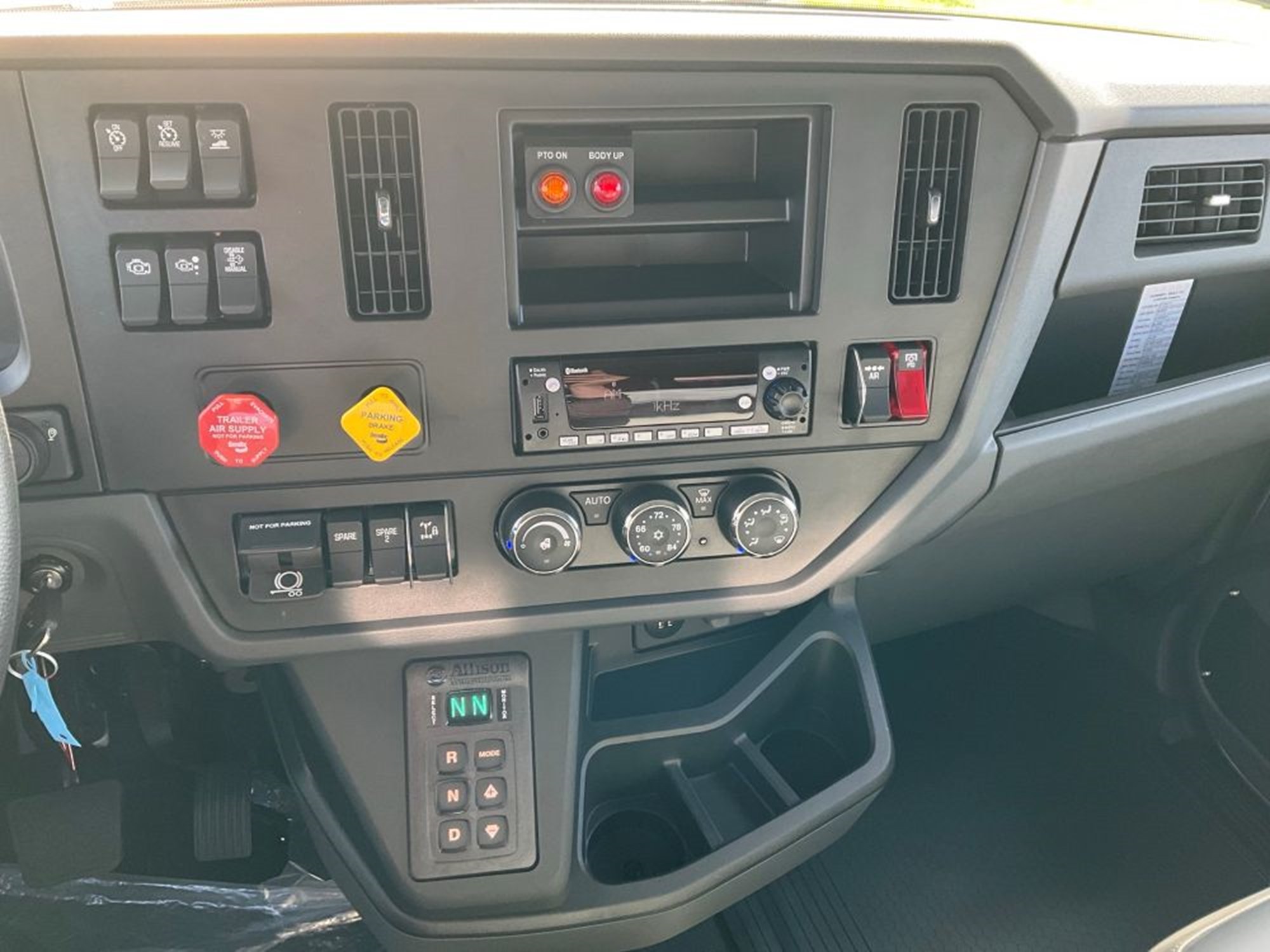 2027 Kenworth T380 VJ255978-12 2027 Kenworth T380 VJ255978-12